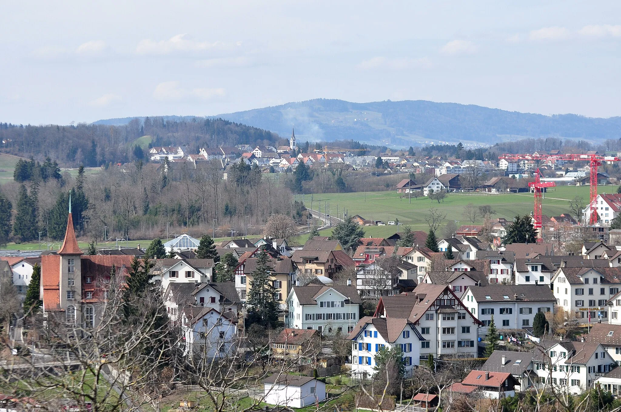 Photo showing: Bubikon (Switzerland), as seen from Haltberg towards Batzberg, Tann respectively in Rüti in the foreground, Pfannenstiel in the background.