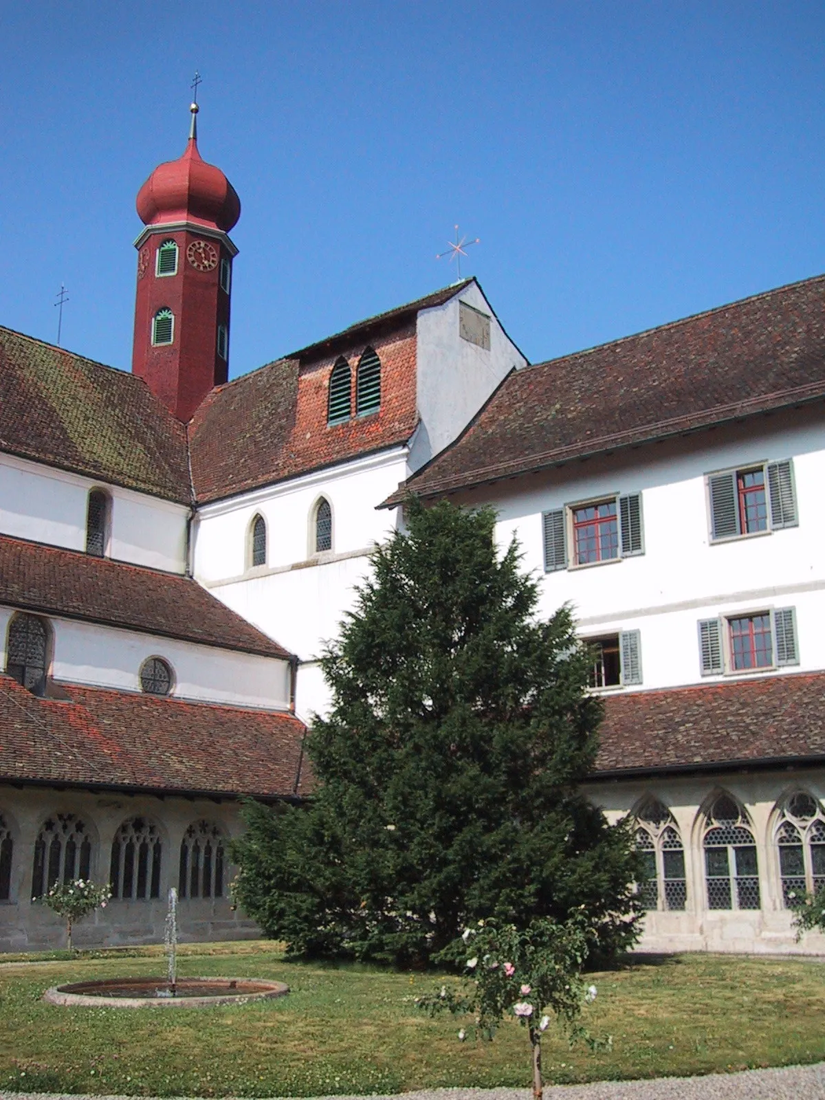 Photo showing: Wettingen, Ehemaliges Zisterzienserkloster Wettingen, Ansicht von der Mitte des Kreuzganges