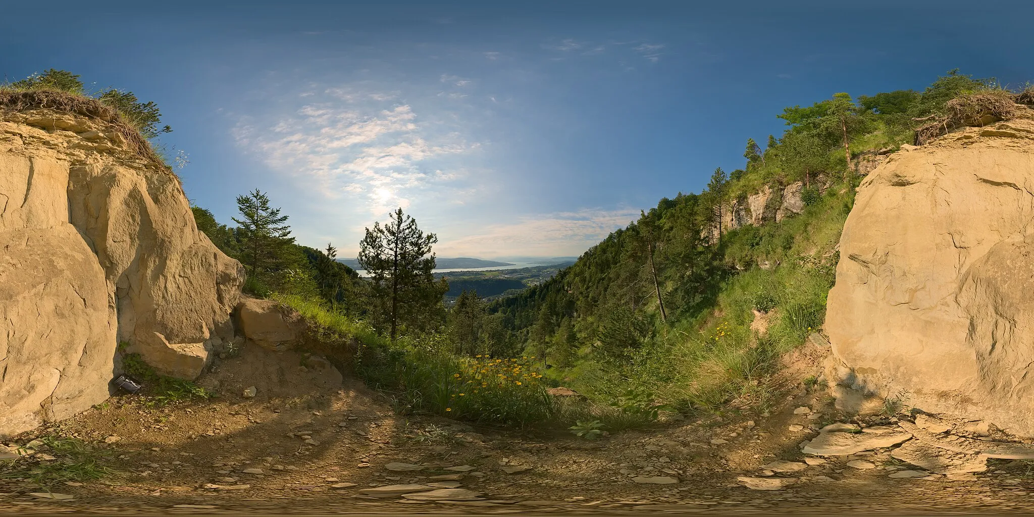 Photo showing: Spherical panoramic at a viewpoint along the "Direttissima Mitte Nord" path in Fallätsche, Zürich.  This place has the register for hikers, and is sometimes called "Rifugio di Fallätsche".  It used to be covered until the ceiling broke off in a small landslide a few years ago.  The panoramia is fused from three exposure layers of 17 images each.