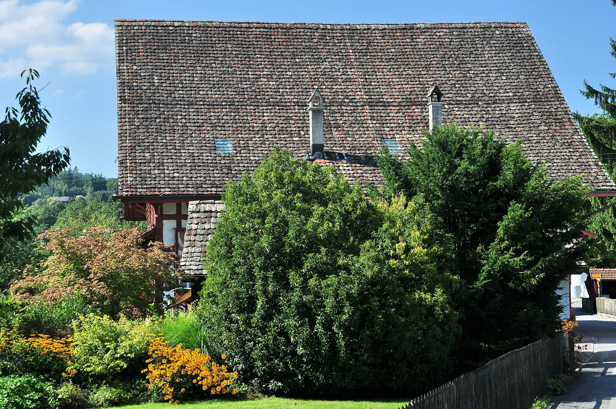 Photo showing: Sogenanntes Eglihaus, Lutikon 1–3 in Hombrechtikon (Switzerland)