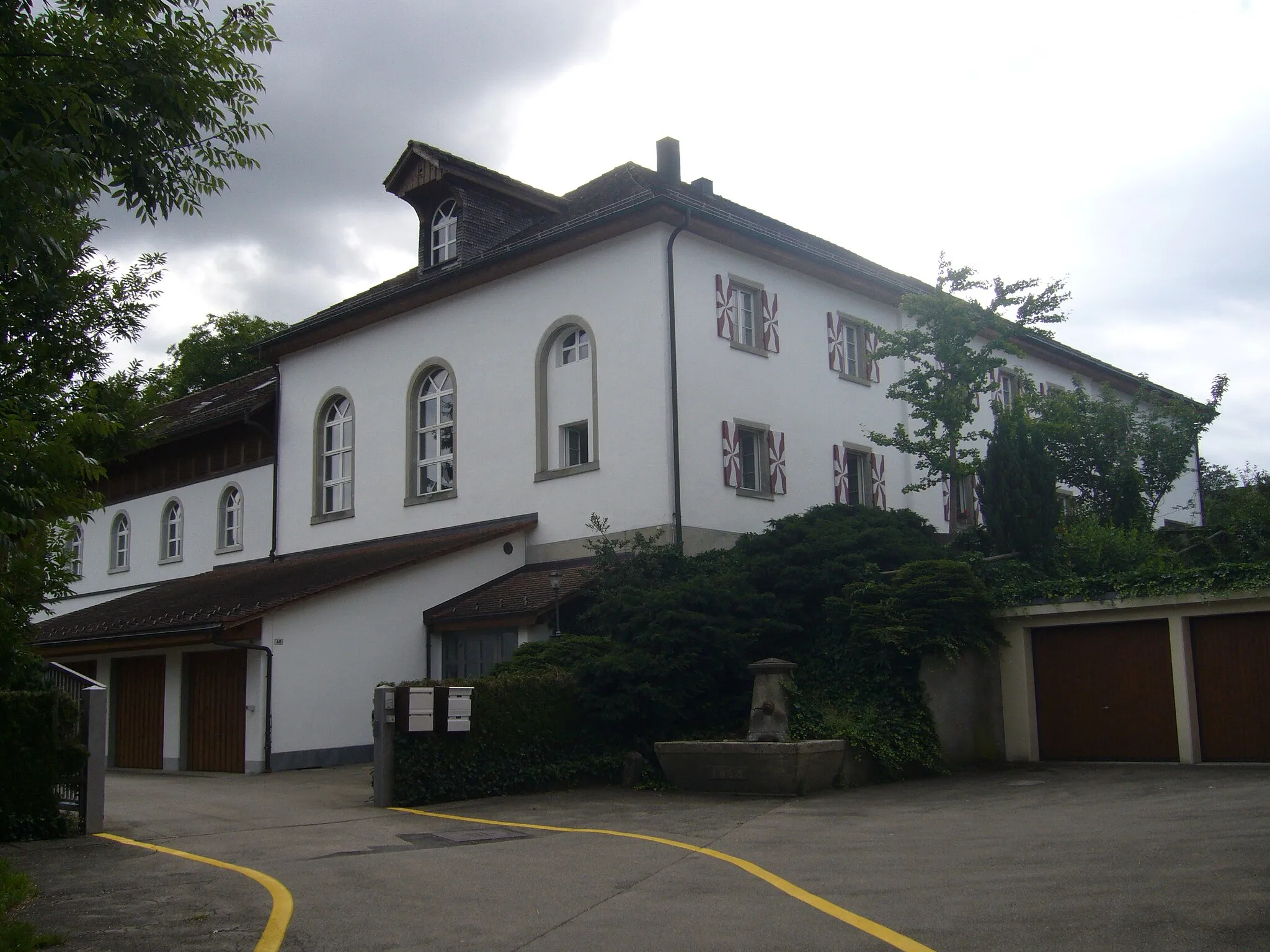Photo showing: Nebengebäud zum Schlosse Nürensdorf.
