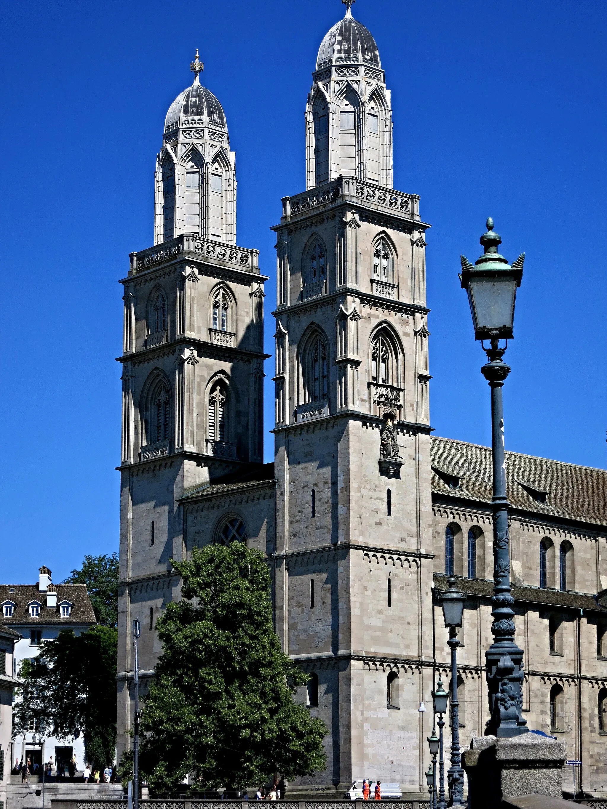 Photo showing: Grossmünster, Rechts ist der Karlsturm