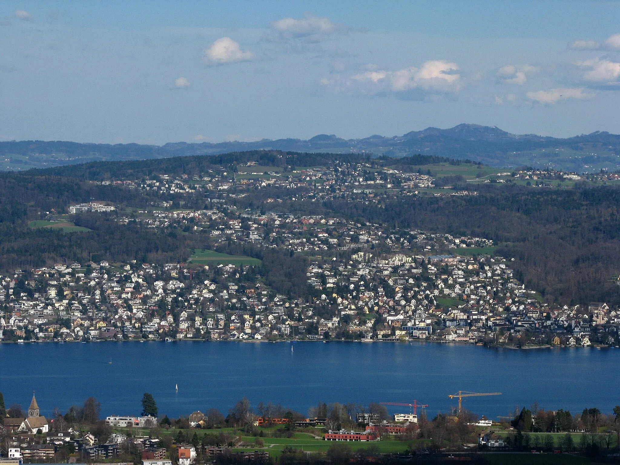 Photo showing: Zürichsee, Küsnacht and Forch as seen from Albis.