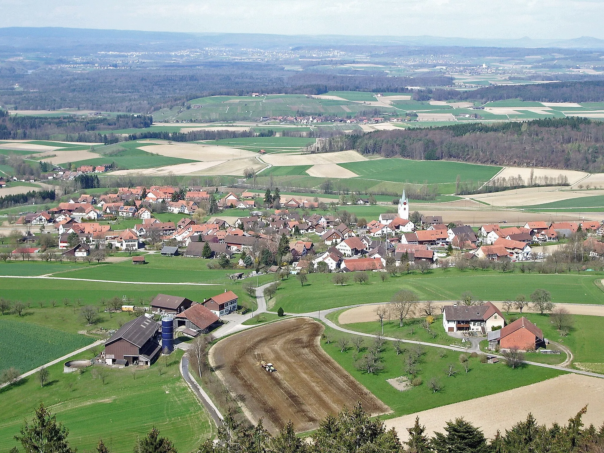 Photo showing: Buch am Irchel vom Irchelturm aus gesehen.

Foto selbst erstellt am 7.4.2007
H. Müller