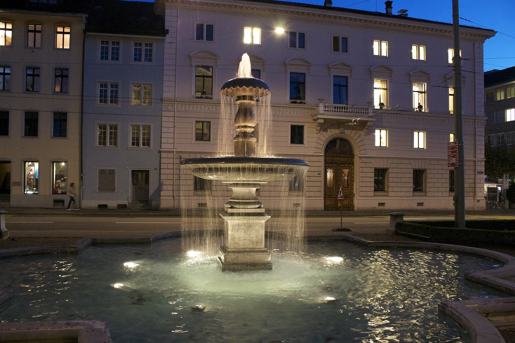 Photo showing: Der 1871 von Karl Wilhelm Bareiss erbaute Brunnen auf dem Vorplatz des Stadthaus Winterthur