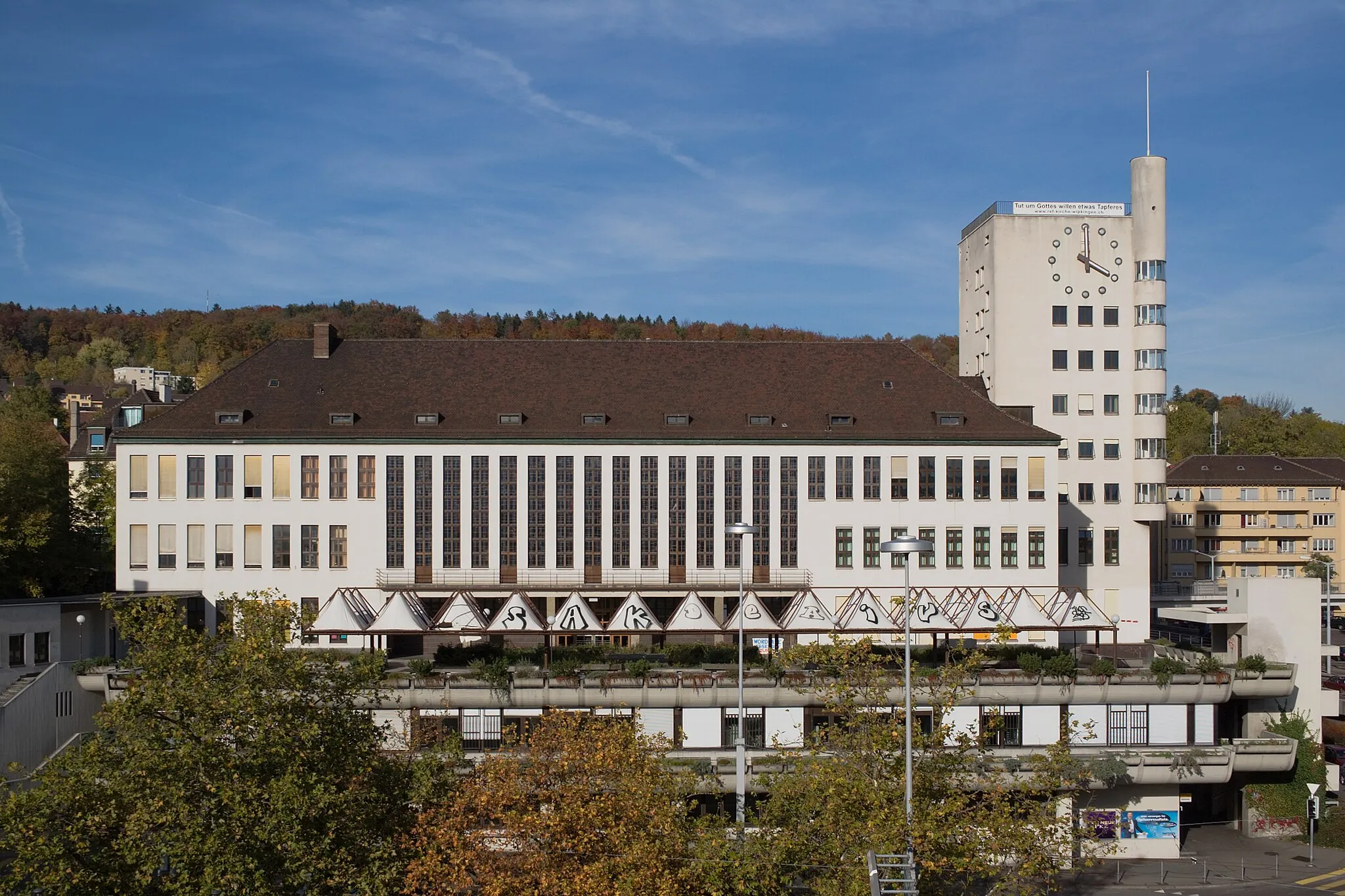 Photo showing: Kirchgemeindehaus Wipkingen, Zürich, Schweiz
Erbaut 1930–1932 war das Kirchgemeindehaus von Hans Vogelsanger und Albert Maurer das erste Hochhaus in der Stadt Zürich.