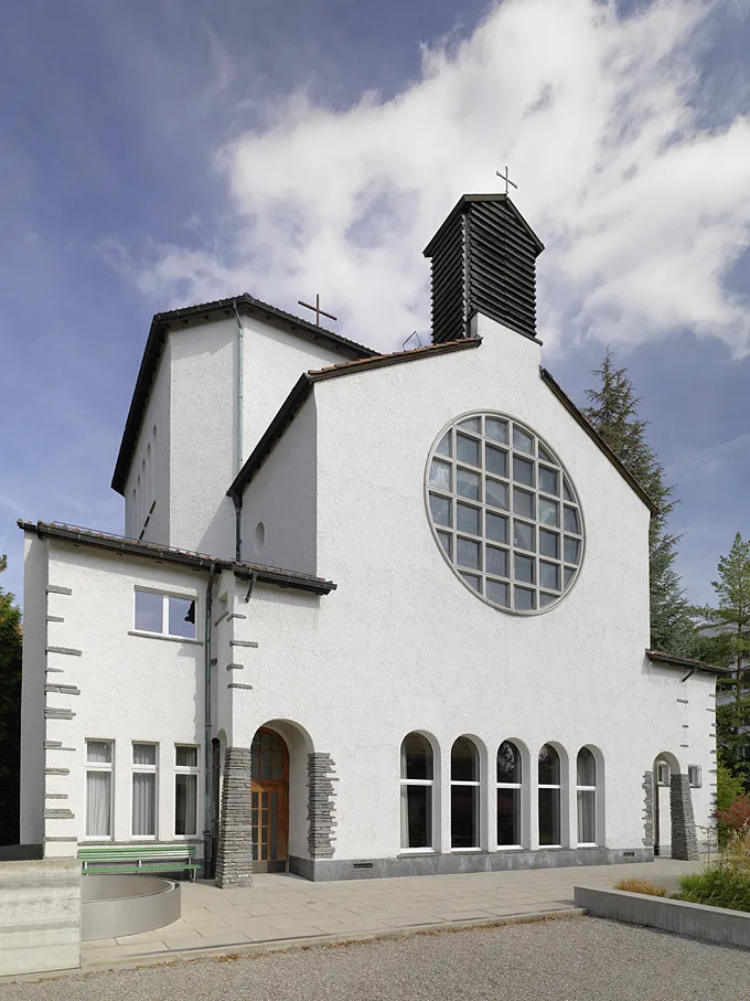 Photo showing: Römisch-katholische Kirche St. Martin, Zürich, Aussenaufnahme von hinten