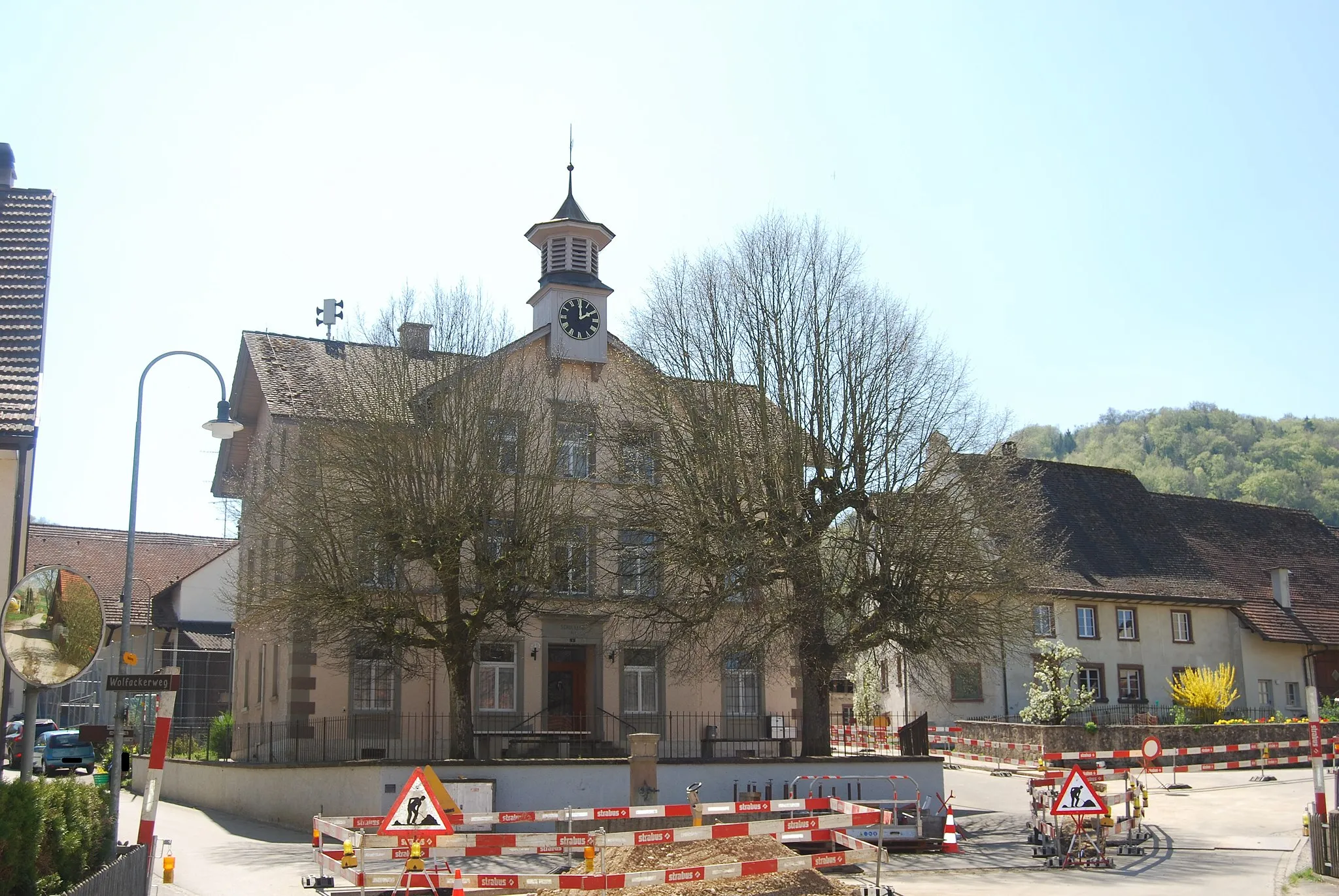 Photo showing: School of Guntmadingen, canton of Schaffhausen, Switzerland