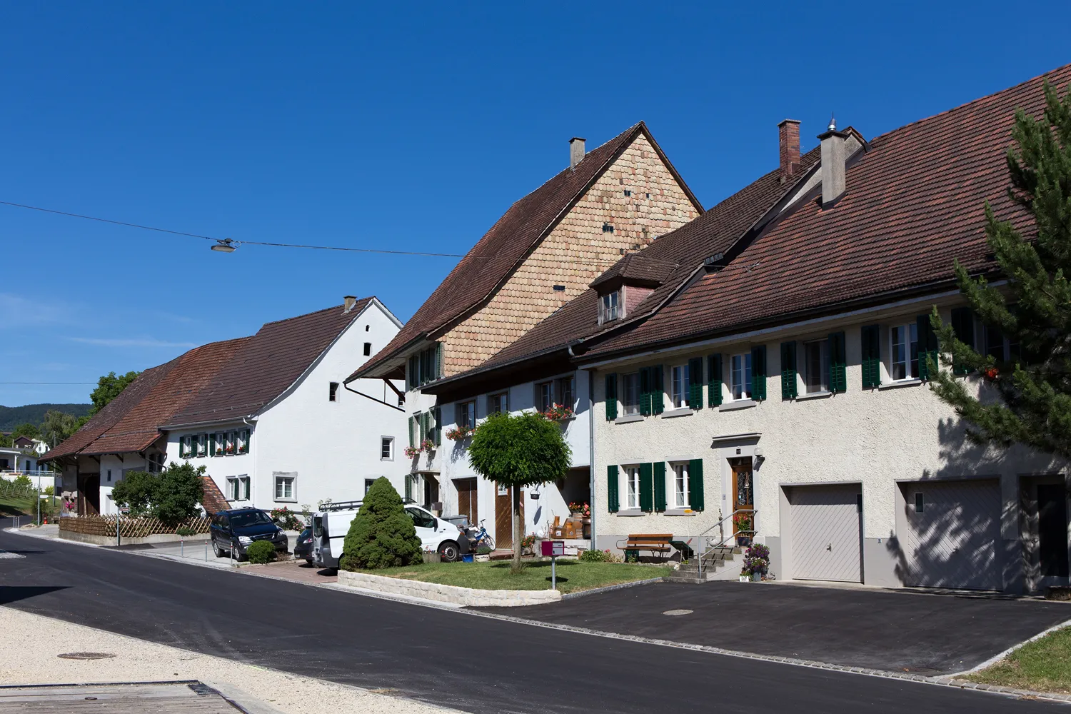 Photo showing: Dorfstrasse in Gächlingen am späten Nachmittag