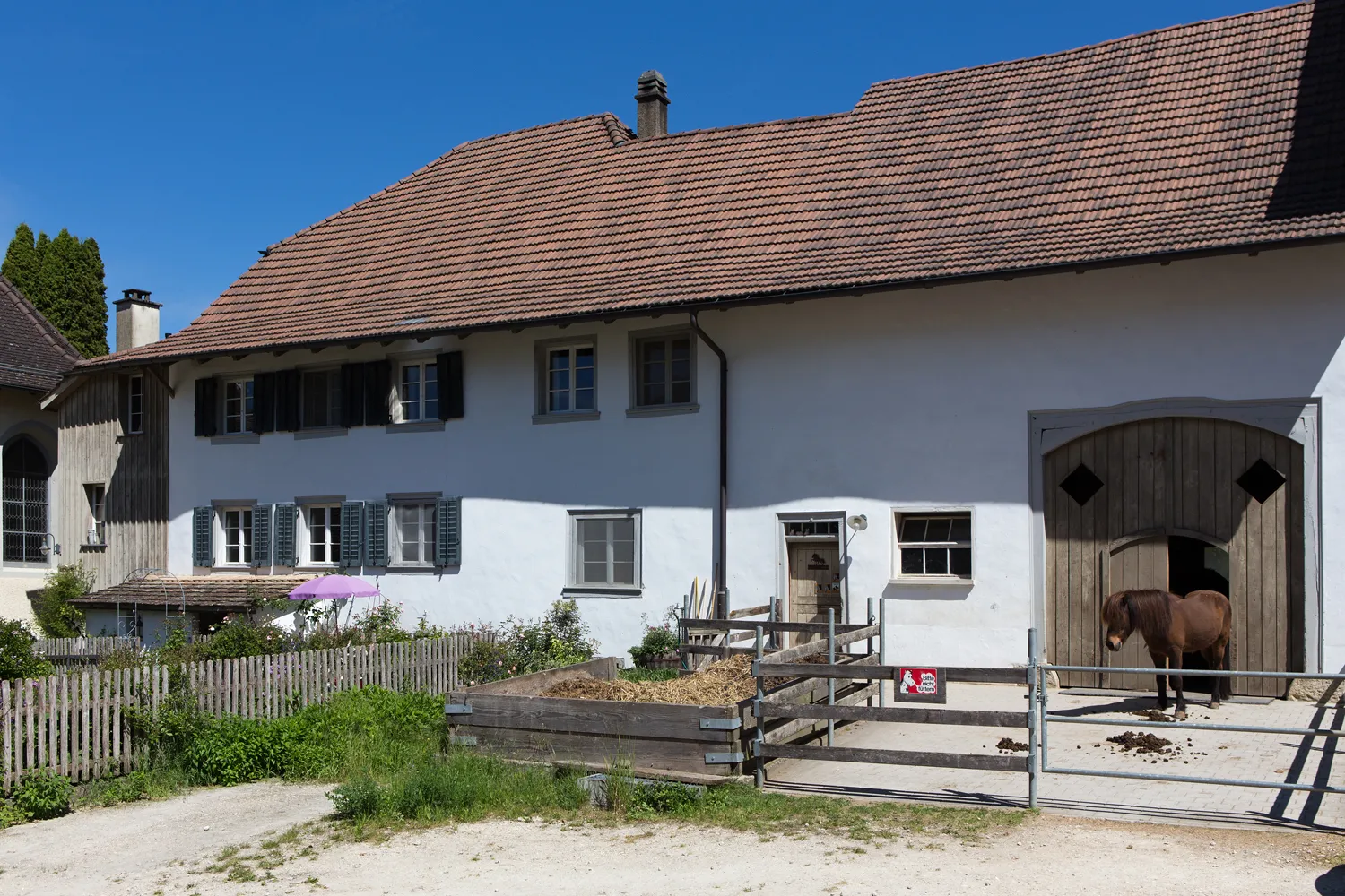 Photo showing: Vielzweckbau, Dorfstrasse 65 in Osterfingen (Gemeinde Wilchingen) SH