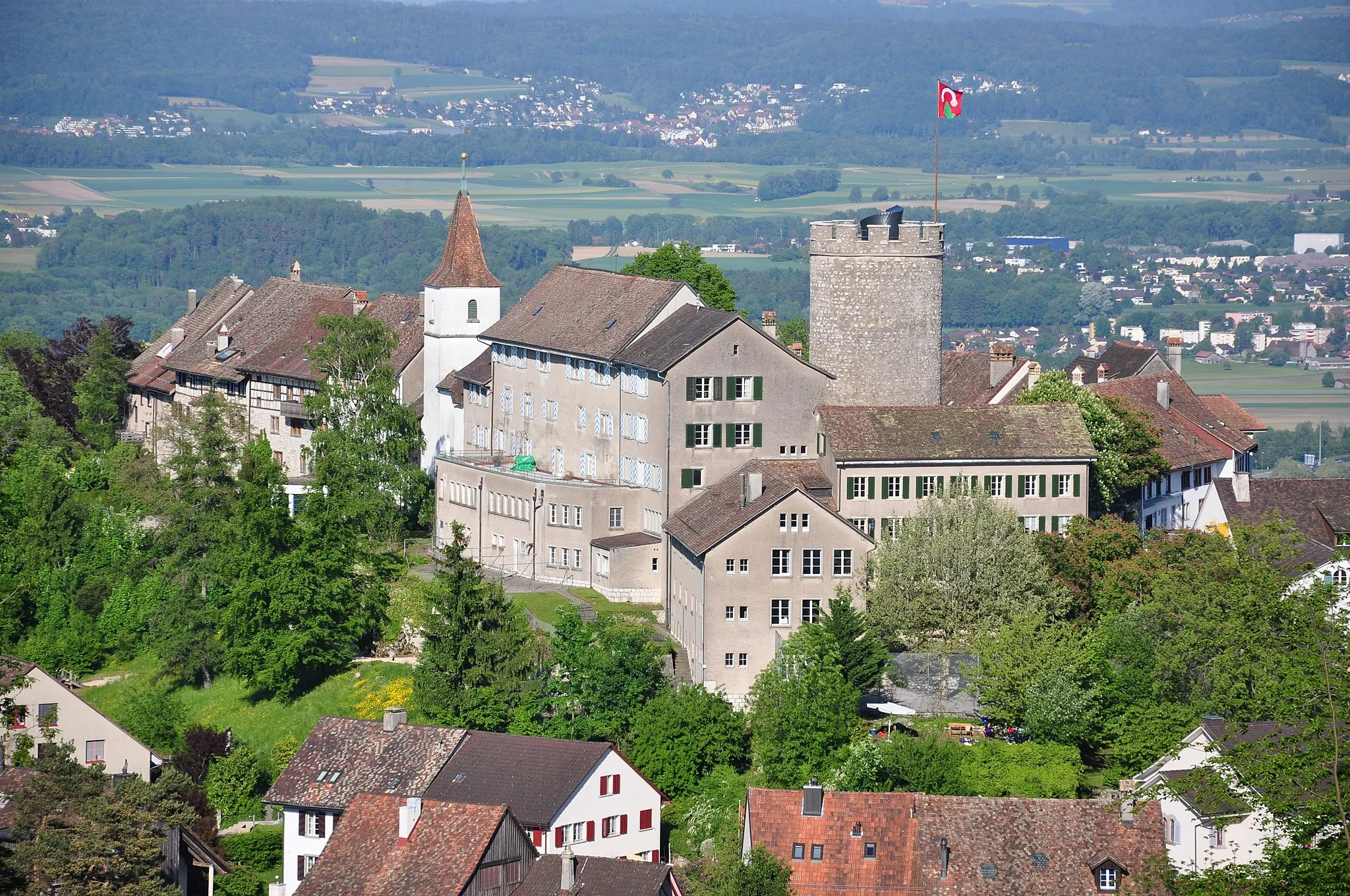 Photo showing: Schloss Regensberg as seen from Lägern (Switzerland)
