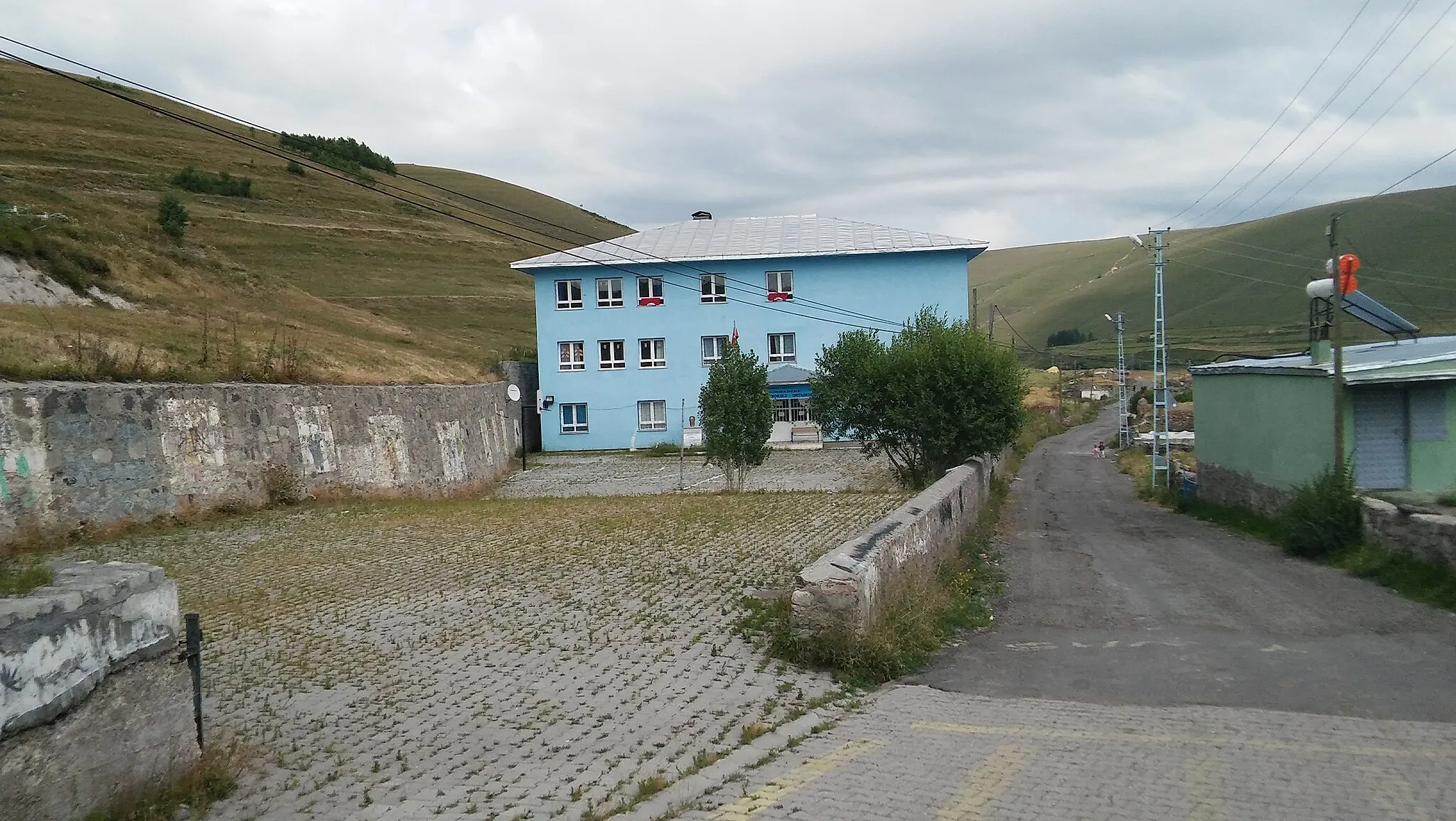 Photo showing: Burmadere Köyü ilköğretim okulu.
