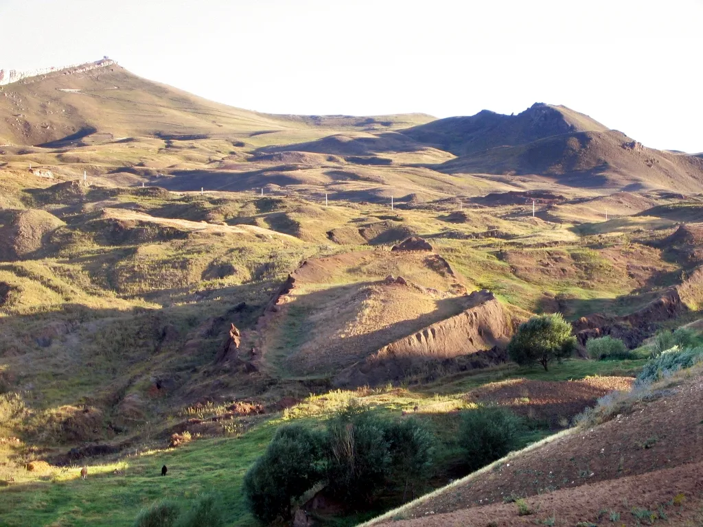 Photo showing: Durupınar site – The structure claimed to be the Noah's Ark near the Mount Ararat or Judi in Agri, Turkey