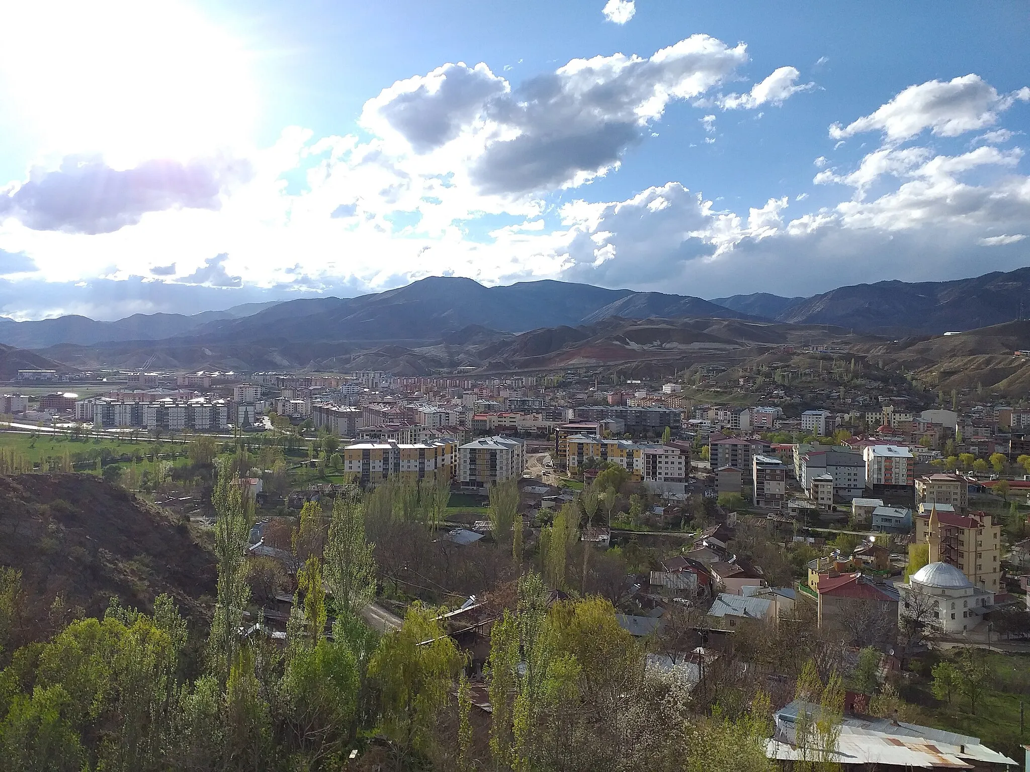 Photo showing: Oltu ilçe merkezine bir bakış.