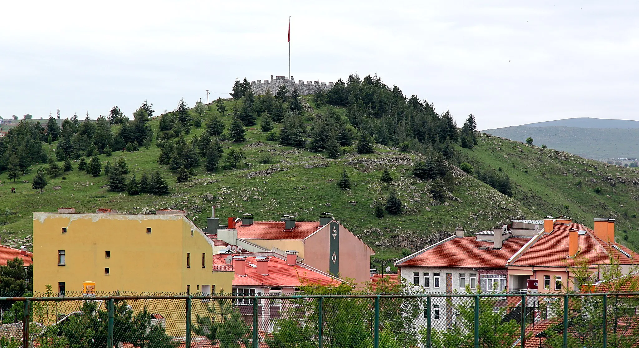 Photo showing: Kurşunlu Kalesi, auch Andinata, byzantinische Festungsruine in Kurşunlu in der nordtürkischen Provinz Çankırı