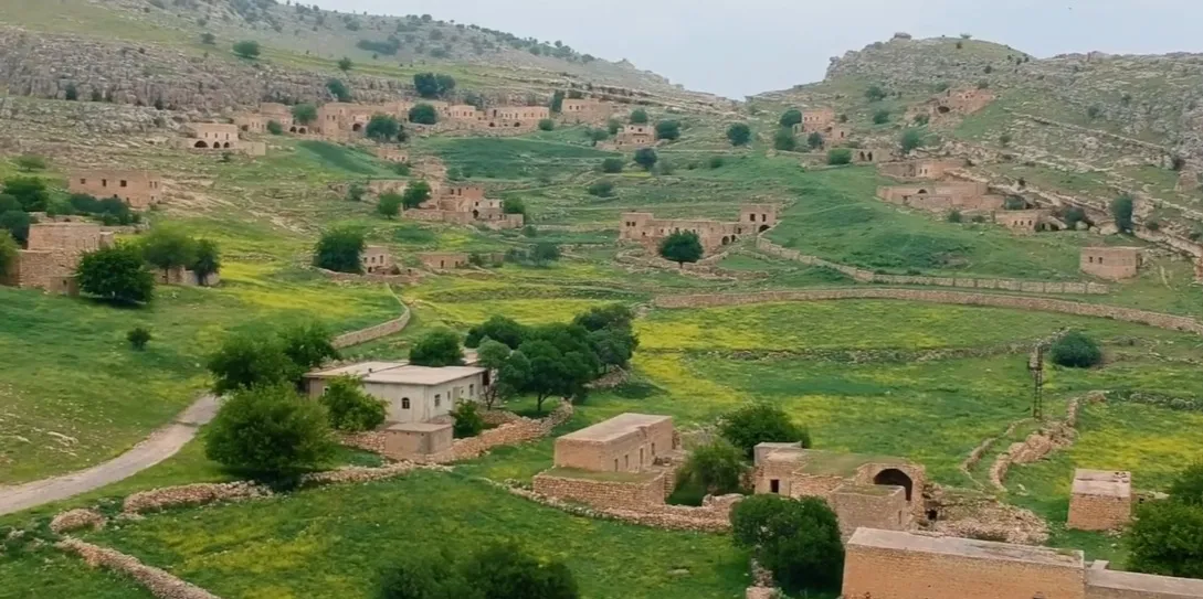 Photo showing: Yazidi village Kiwekh in Turkey