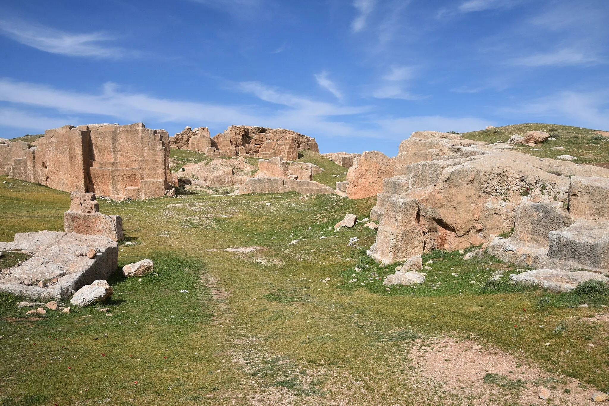 Photo showing: The ruins of Anastasioupolis in Dara, Turkey at the Mardin Dara Archaeological Site