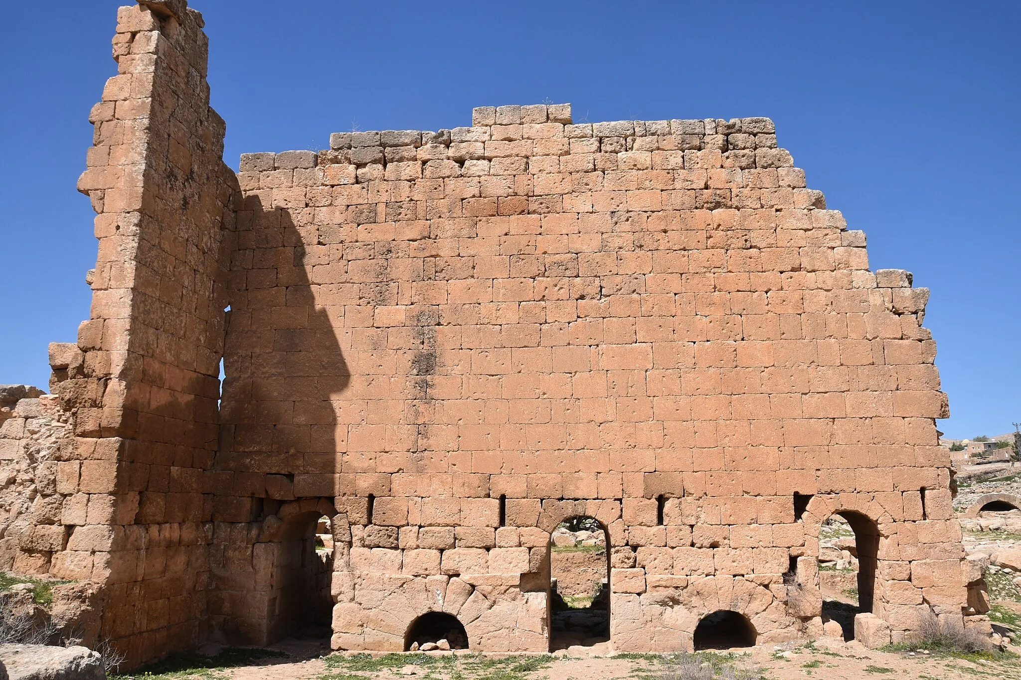 Photo showing: The ruins of Anastasioupolis in Dara, Turkey at the Mardin Dara Archaeological Site