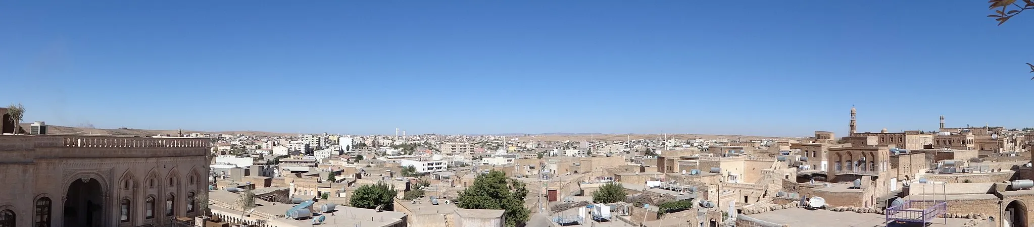 Photo showing: Midyat, new and old town