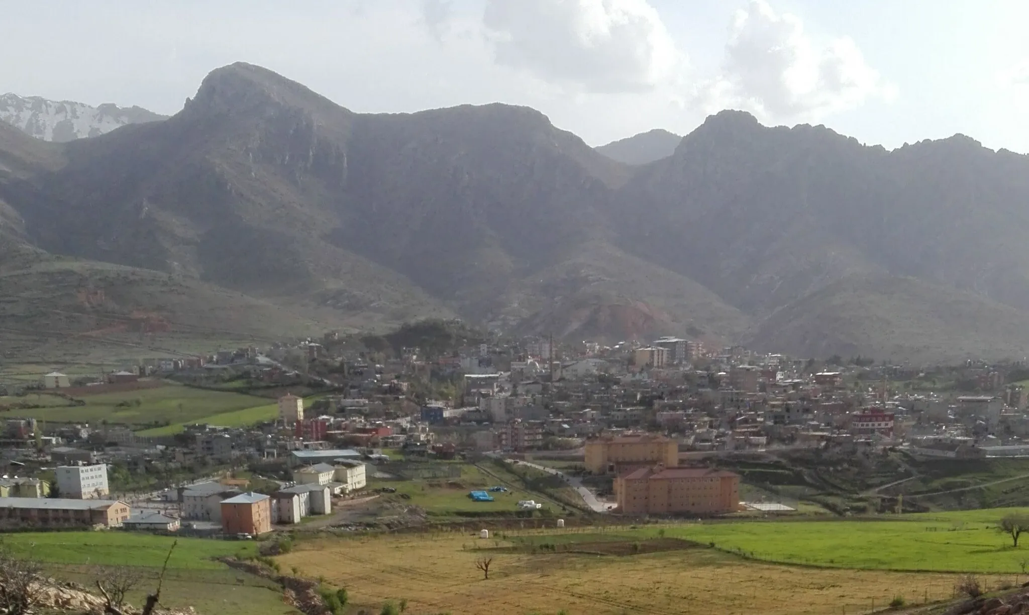 Photo showing: Siirt'in Eruh ilçesinden bir görünüm, Nisan 2016