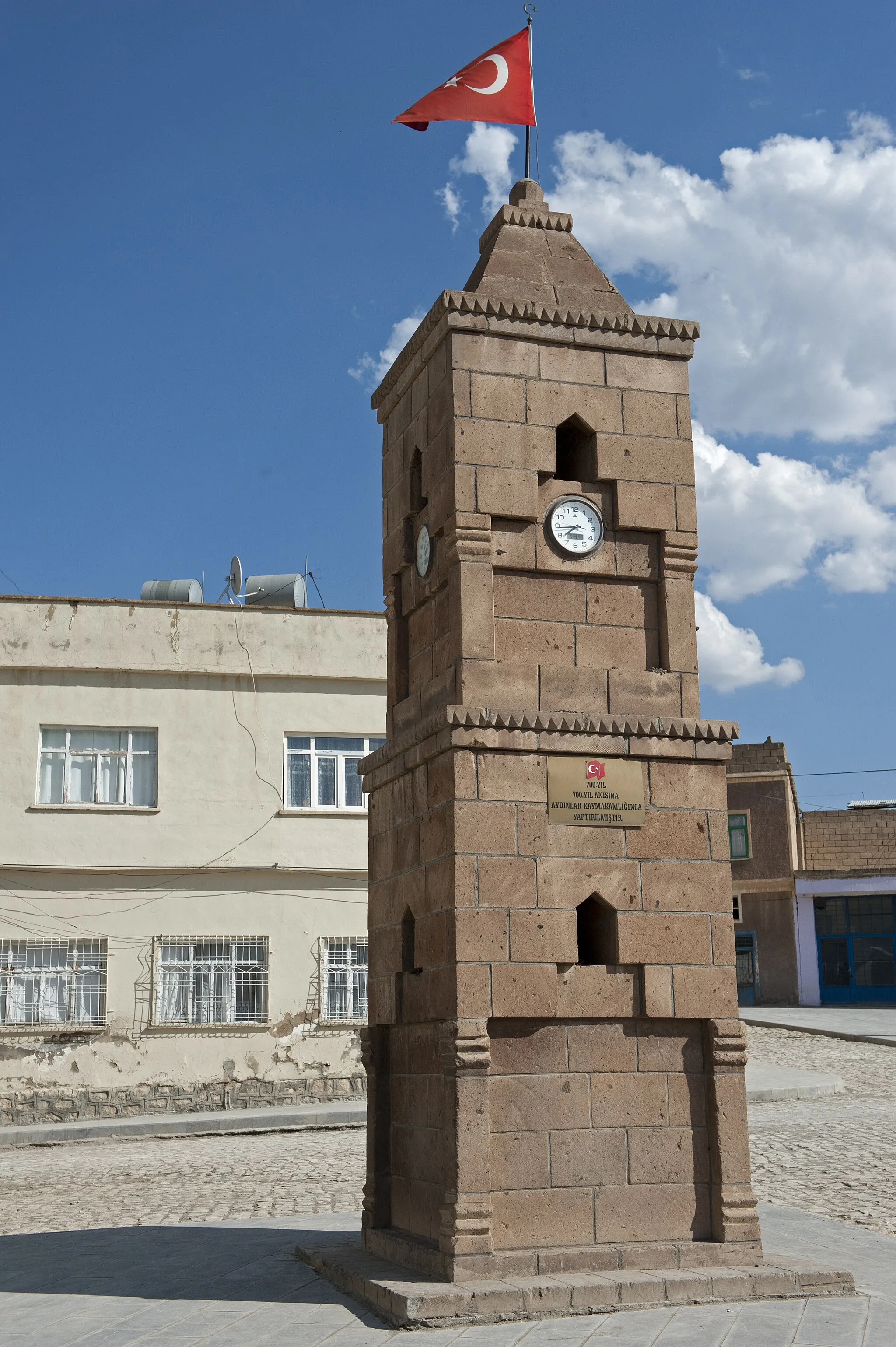 Photo showing: A clock tower seems to be an essential part of city architecture, this one is recent (founded at the 700th birthday of the town).