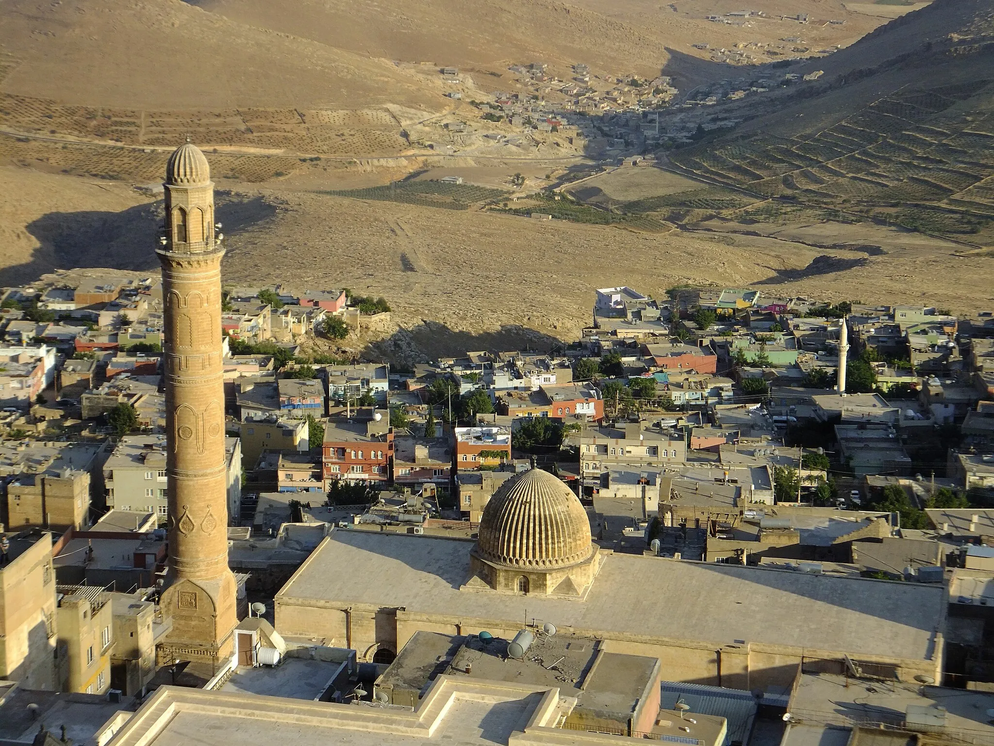 Photo showing: Great Mosque (Ulu Cami) of Mardin, seen from uphill