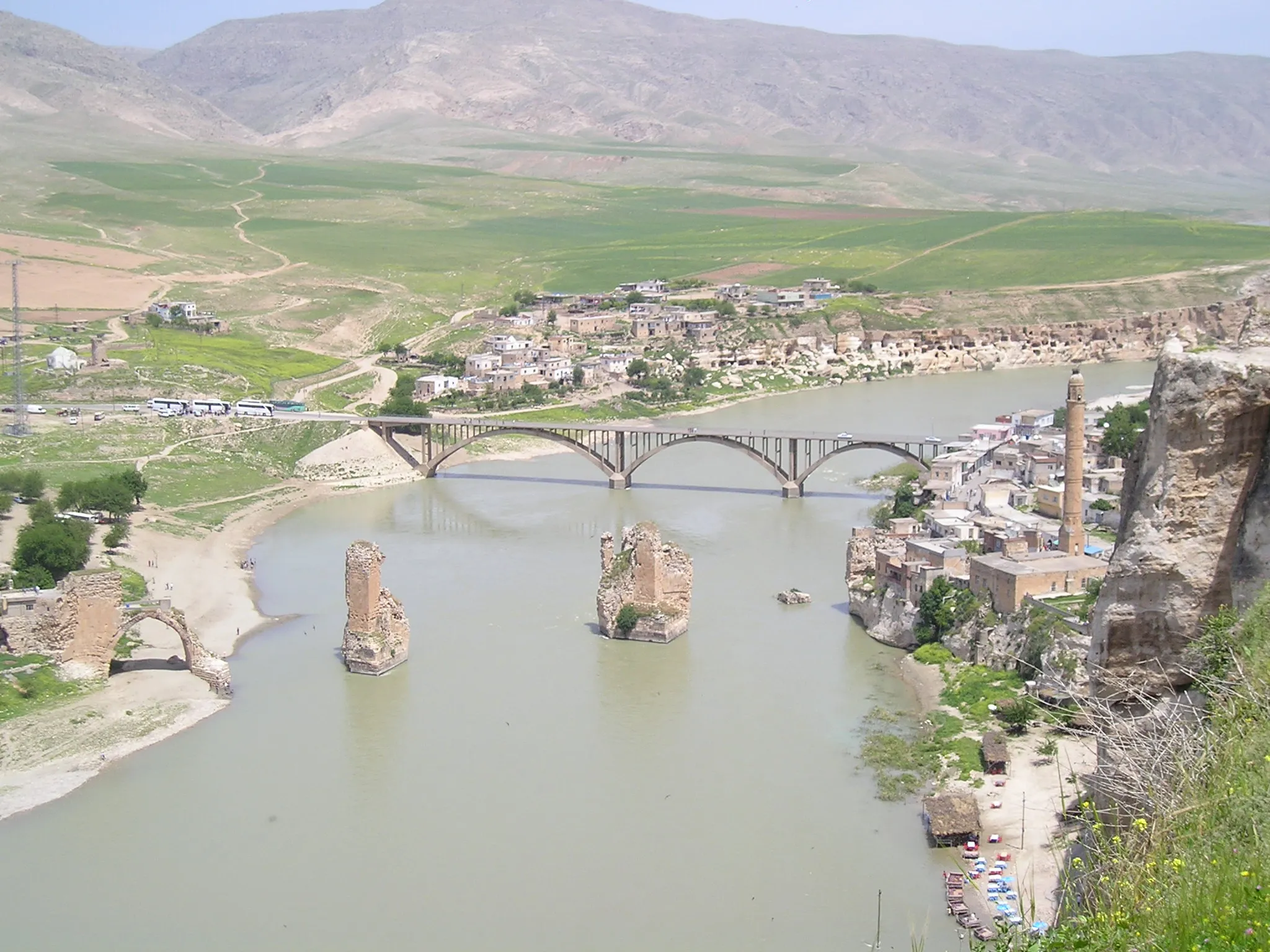 Photo showing: Hasankeyf or Heskîf, Turkey, 2004.
The remnants of the old Hasankeyf Bridge alongside the new The Hasankeyf Bridge built by Selim Baysal in 1957.
Other version:

SQUARE