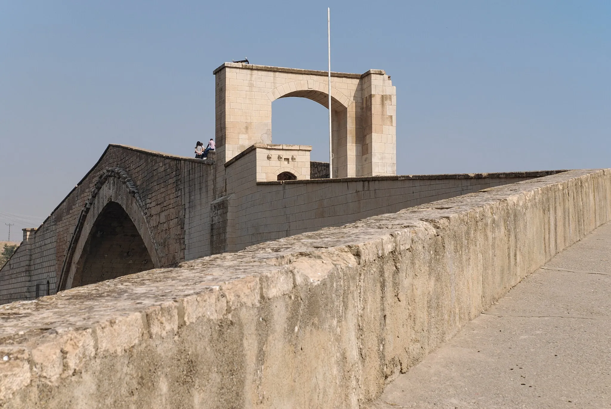 Photo showing: Malabadi Bridge (Malabadi Köprüsü), an arch one over the Batman River in Silvan District, Diyarbakır Province, Turkey