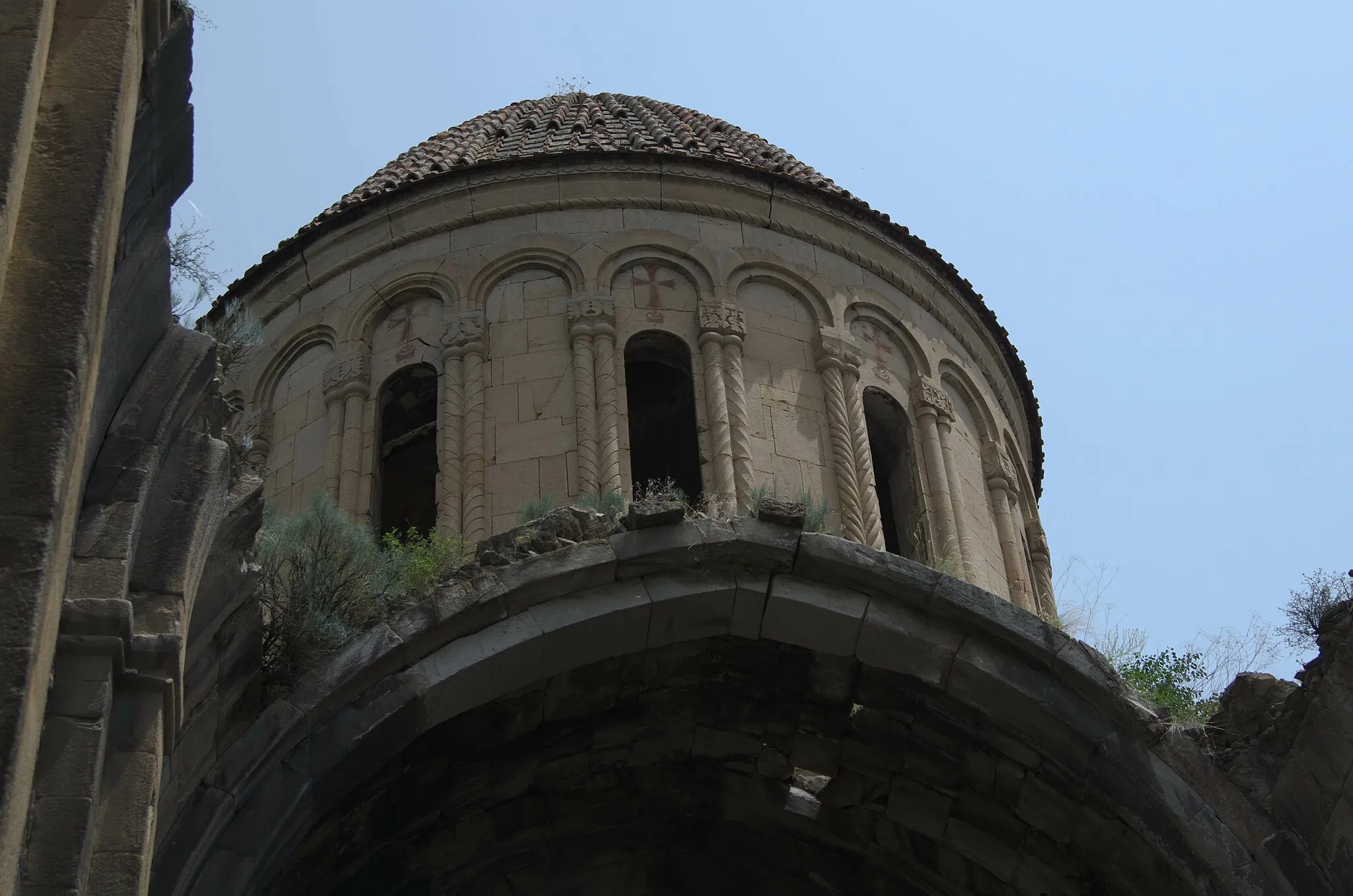 Photo showing: closeup of the dome, with red crosses