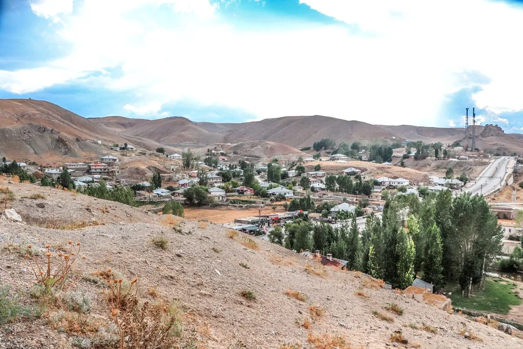 Photo showing: Güzelsu new town along the Van-Hakkari Highway