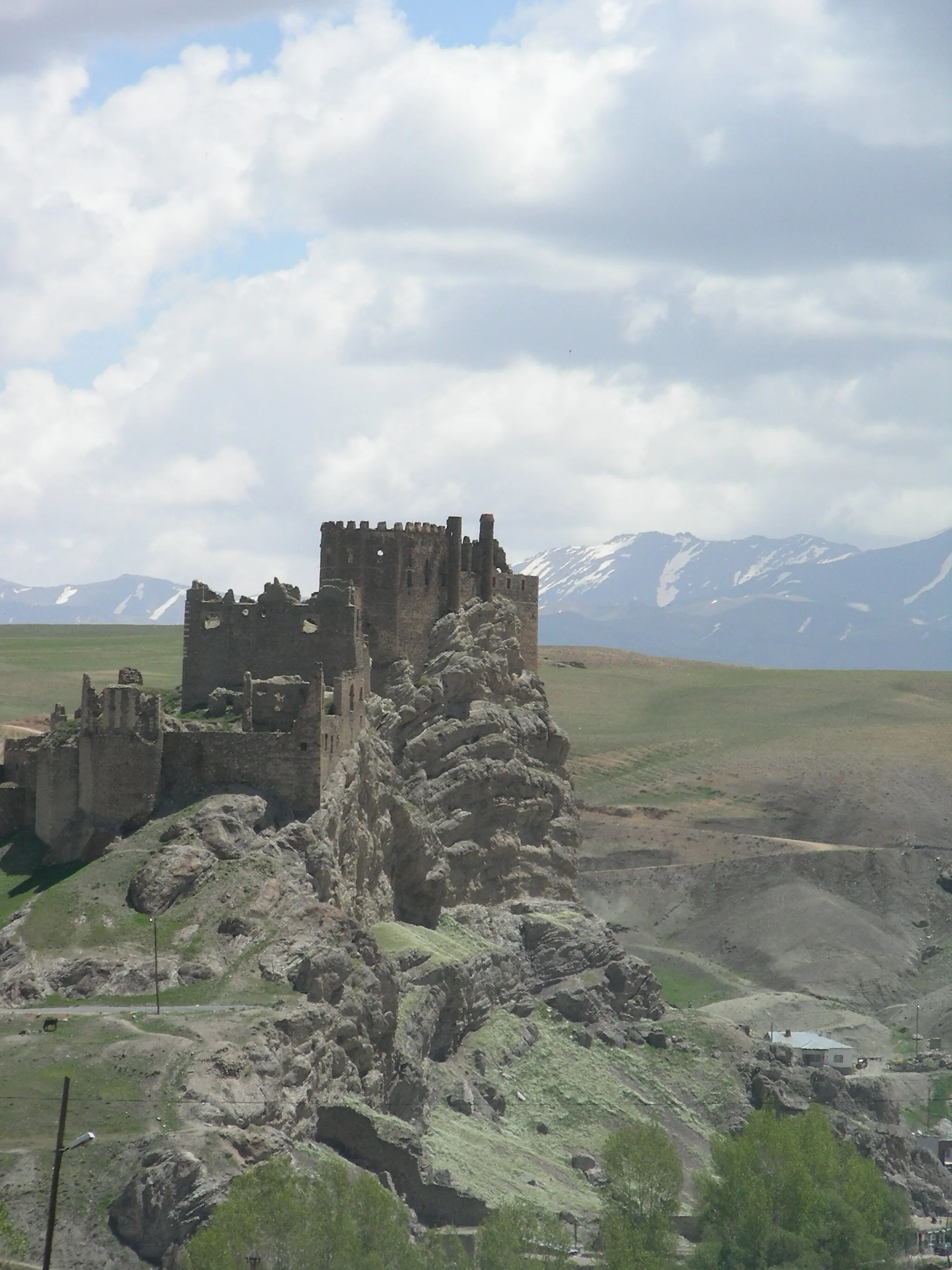 Photo showing: Güzelsu, Burg Hoşap (kurdisch, 17. Jhdt.)
