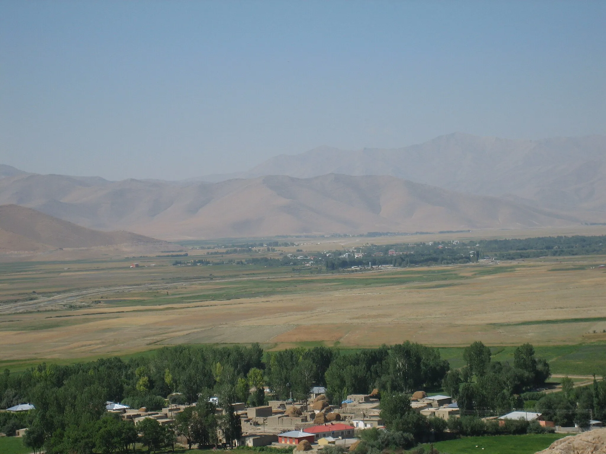 Photo showing: Lookig from Çavuş Tepe