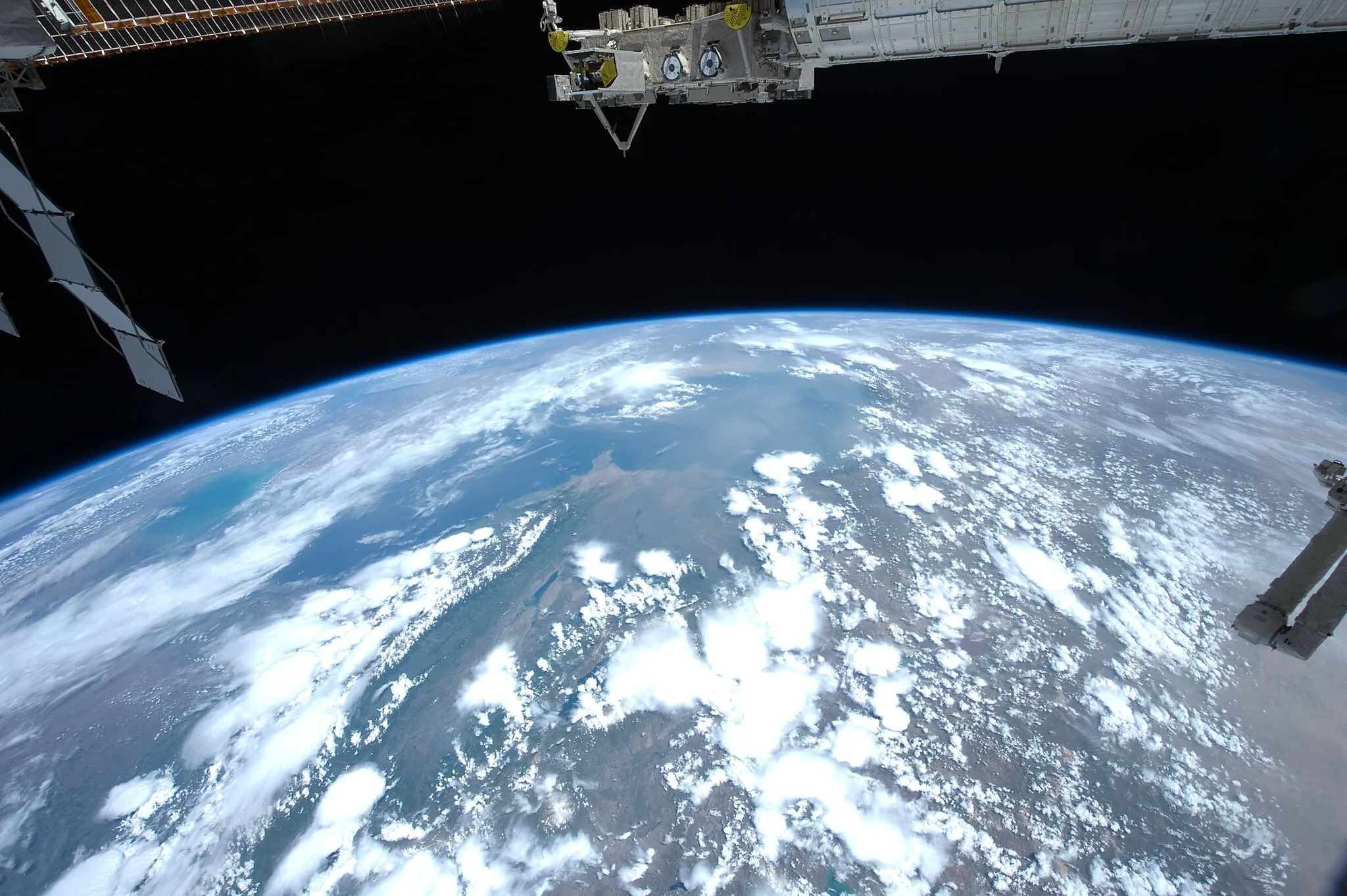 Photo showing: View of Earth taken during ISS Expedition 31.