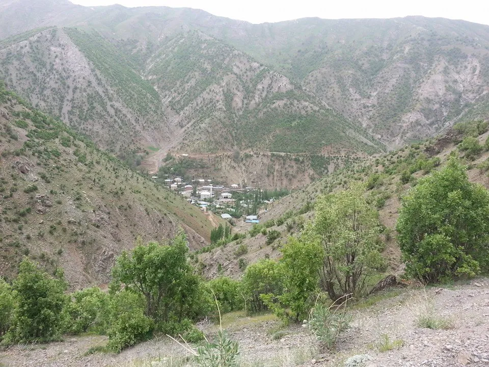 Photo showing: orda bir köy var uzakta :)