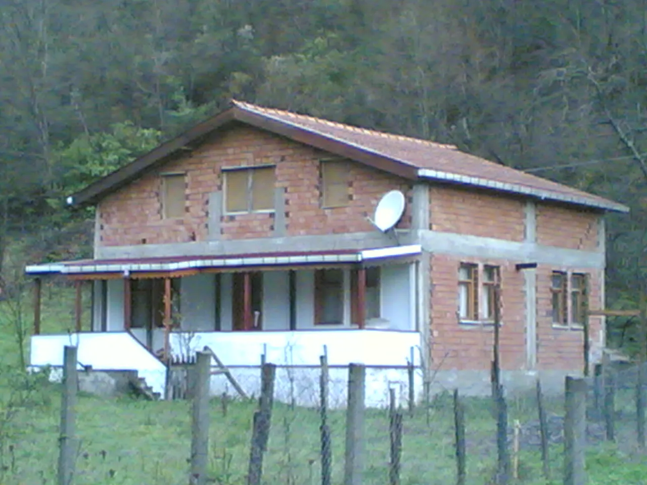 Photo showing: Cide'nin Çayüstü köyünden Basit bie köy evi