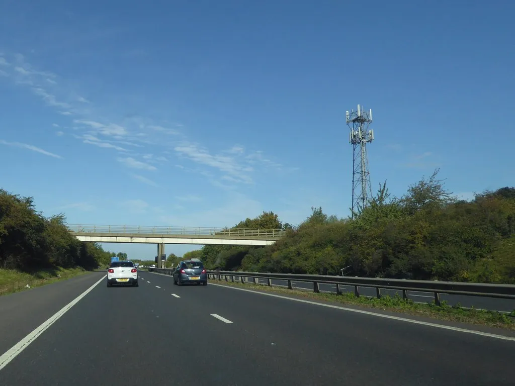 Photo showing: Access road and mast on the M11