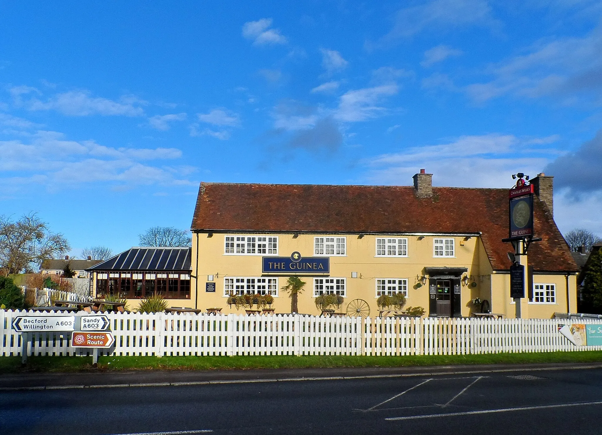 Photo showing: The Guinea pub, Moggerhanger