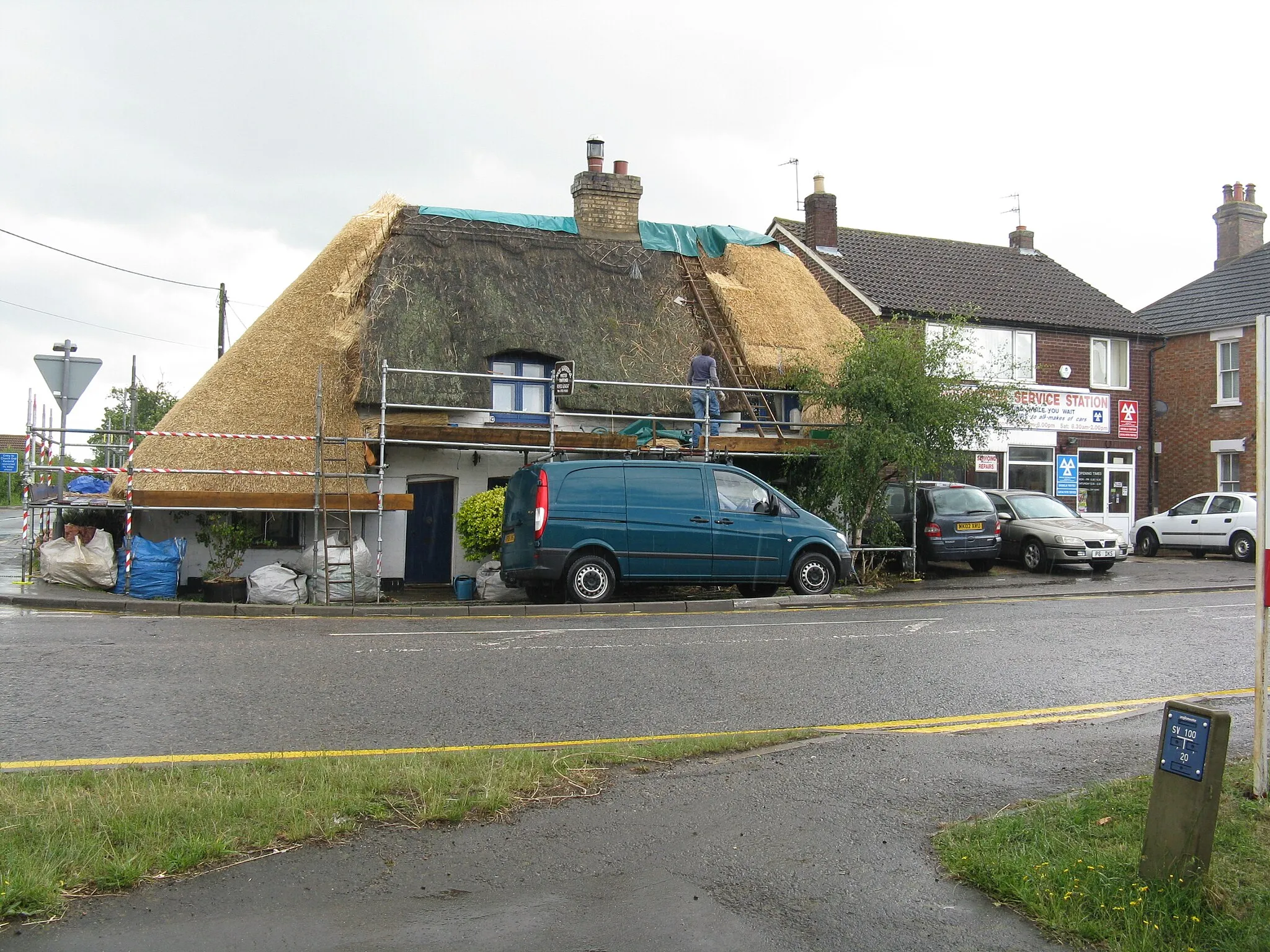 Photo showing: Rethatching at Ravensden