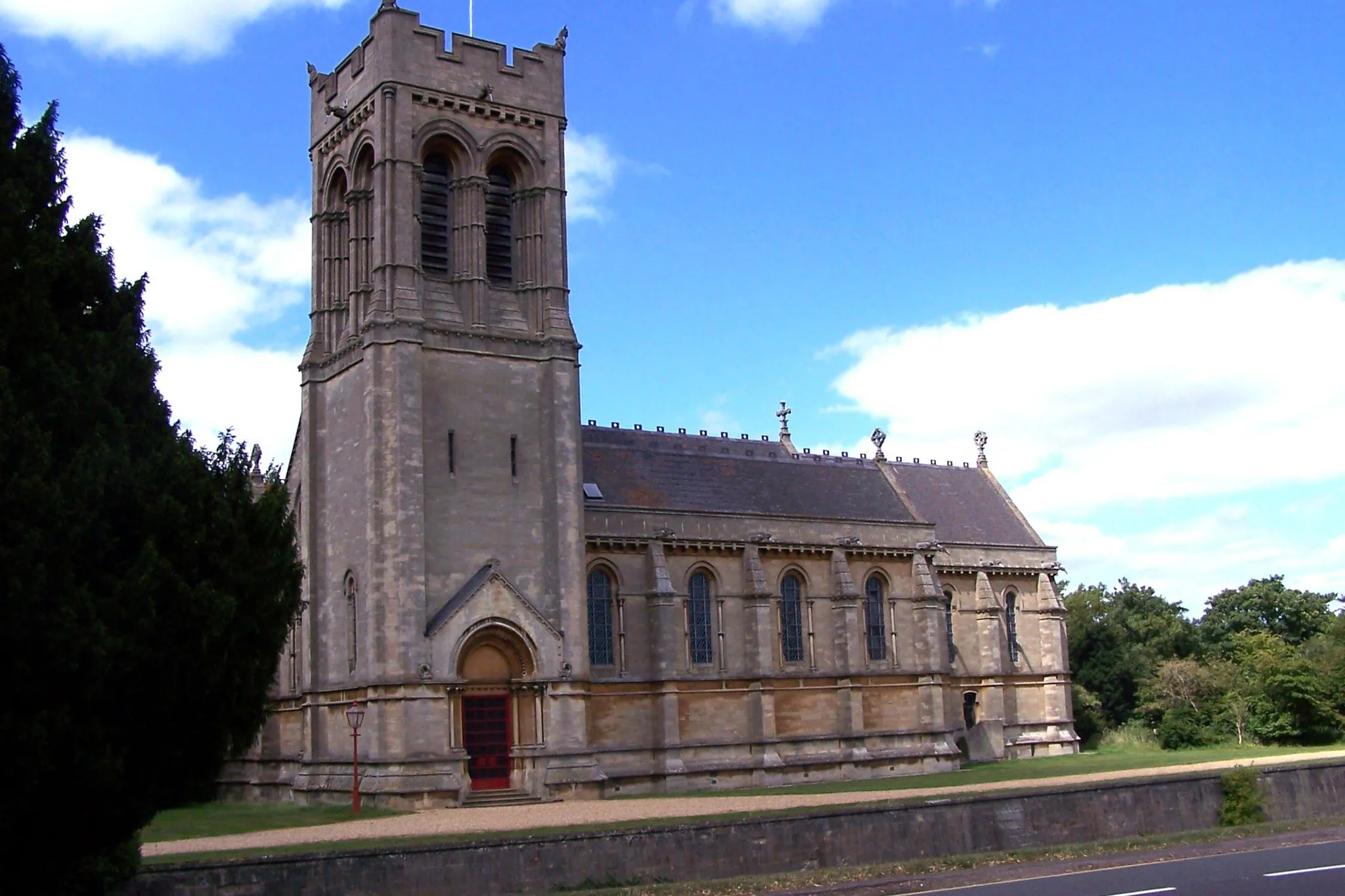 Photo showing: St Mary's new parish church, Woburn, Bedfordshire, seen from the south