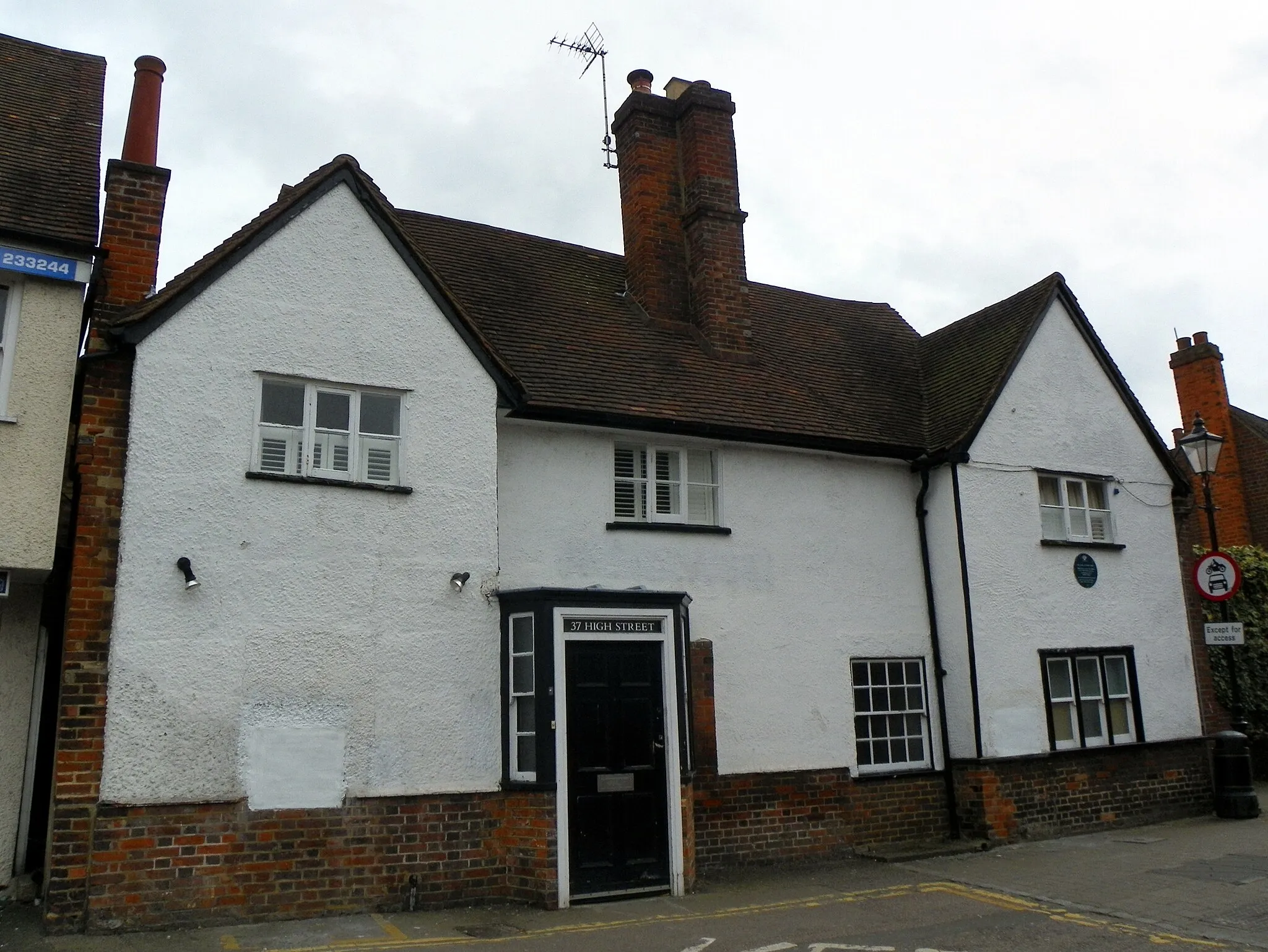 Photo showing: 37 High Street, Stevenage, Hertfordshire (Grade II). Formerly Henry Trigg's grocery shop and house, more recently Natwest Bank, but nothing at the time of this photo.

See my collections here.