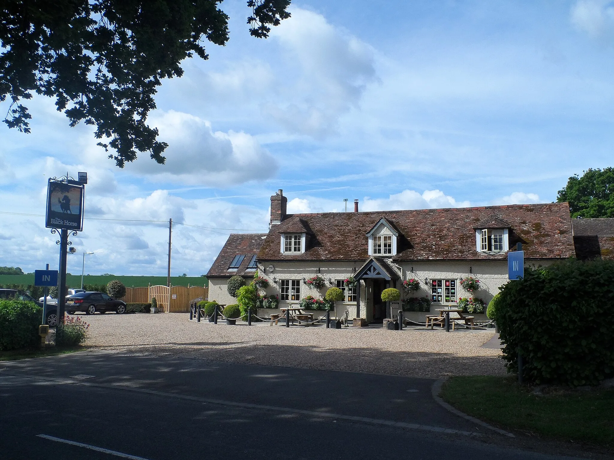 Photo showing: The Black Horse pub, Ireland
