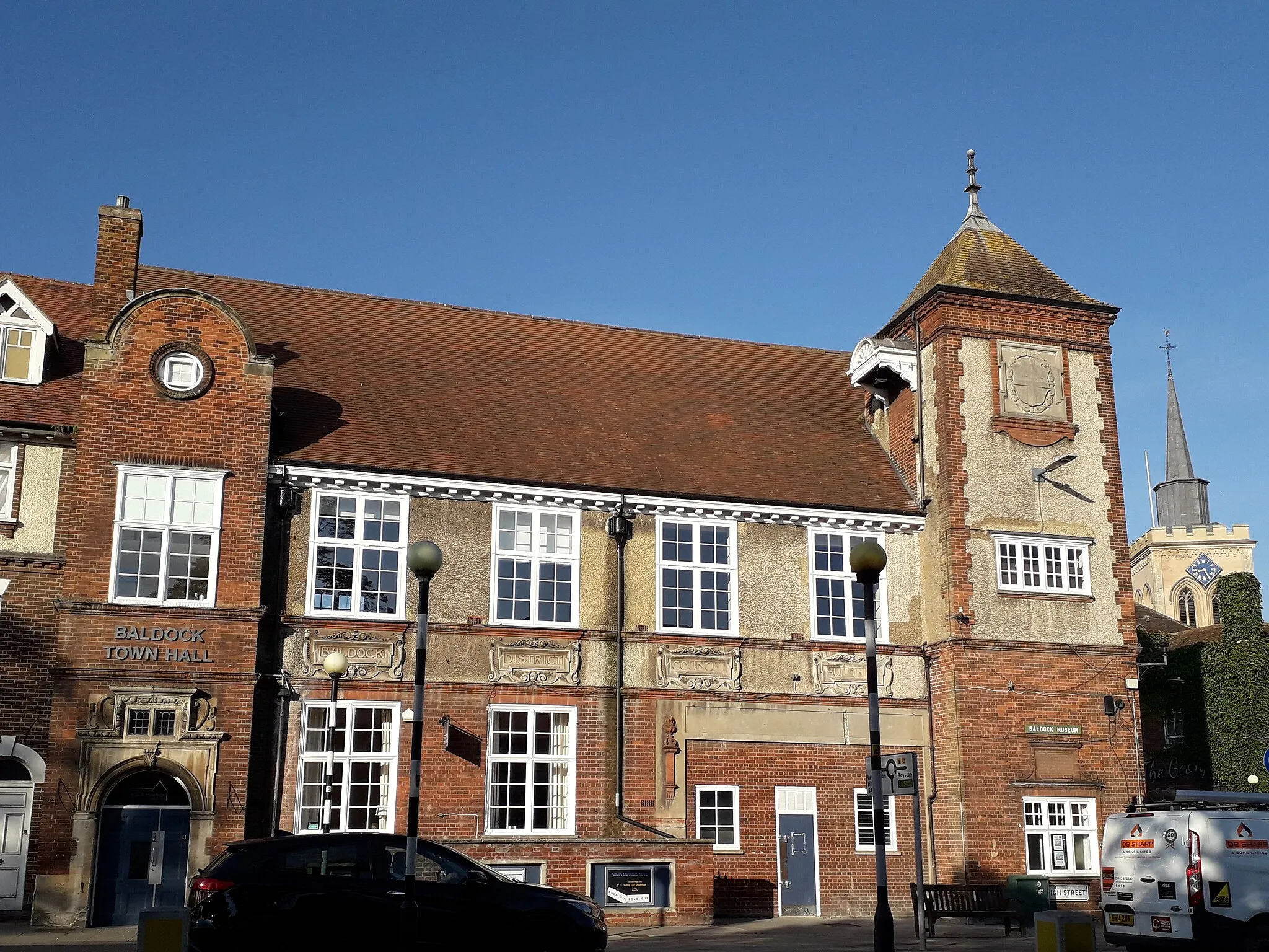 Photo showing: Built for Baldock Urban District Council 1897. Overlooks main crossroads in centre of town. Parish church of St Mary's visible to right.