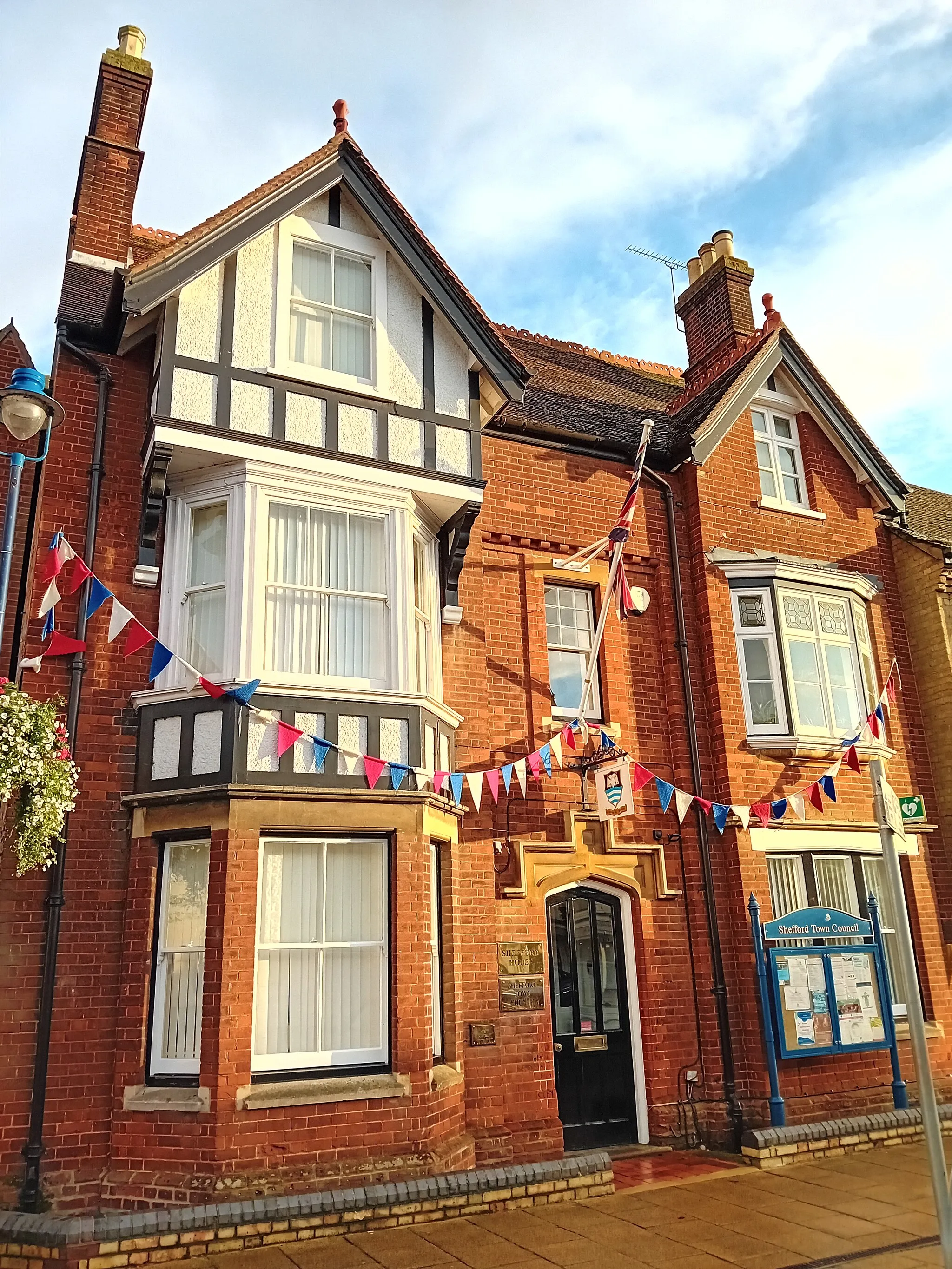 Photo showing: Offices of Shefford Town Council