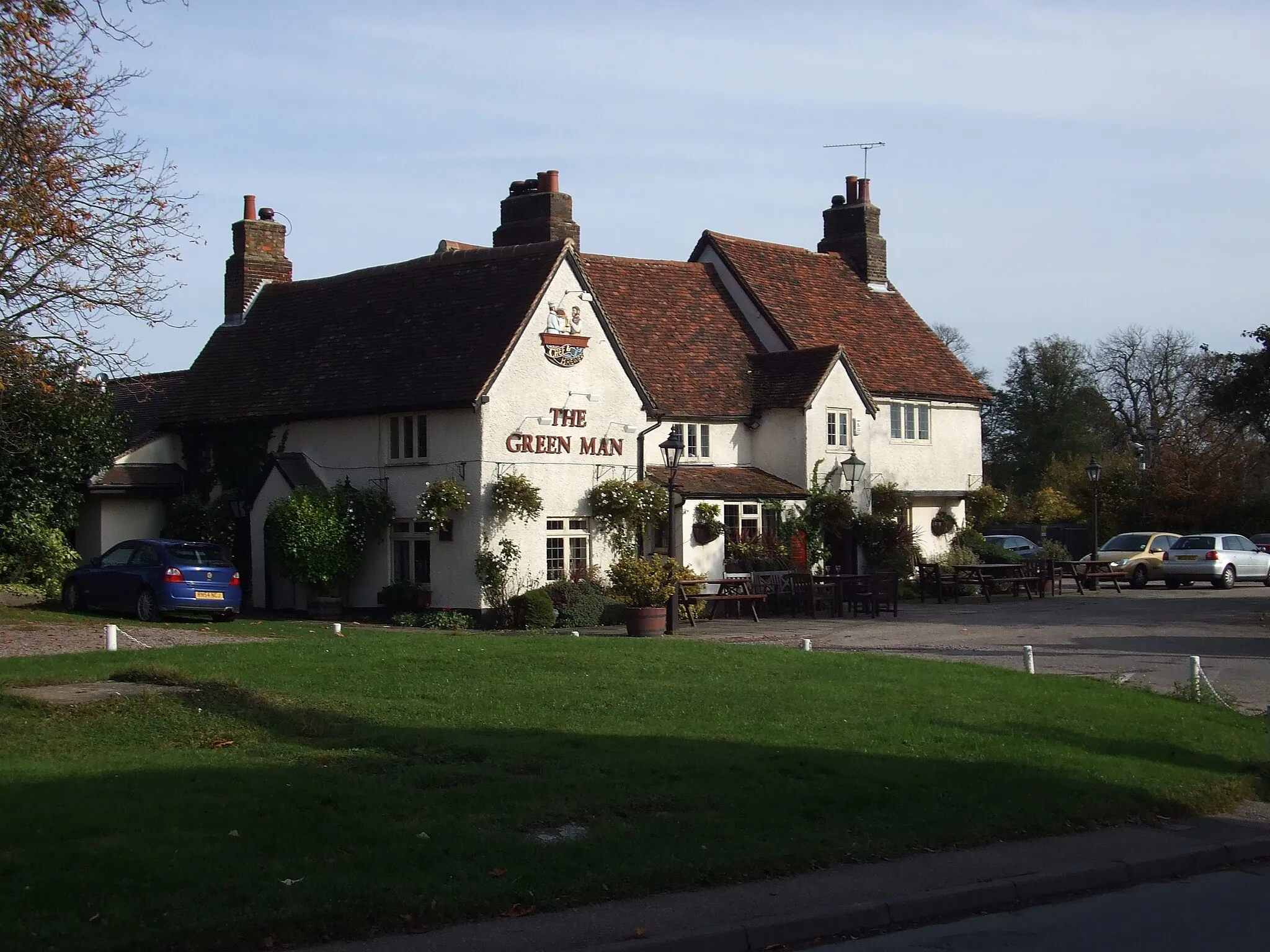 Photo showing: Green Man Public House, Great Offley, taken from Pond gardens