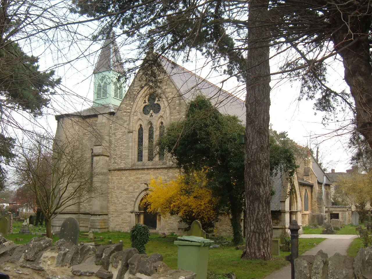 Photo showing: Parish church of St James, New Bradwell, Milton Keynes, Buckinghamshire, seen from the southwest