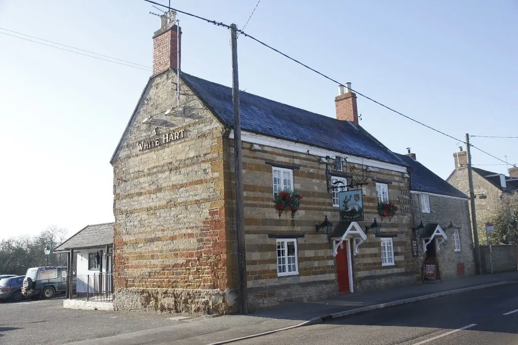 Photo showing: The White Hart