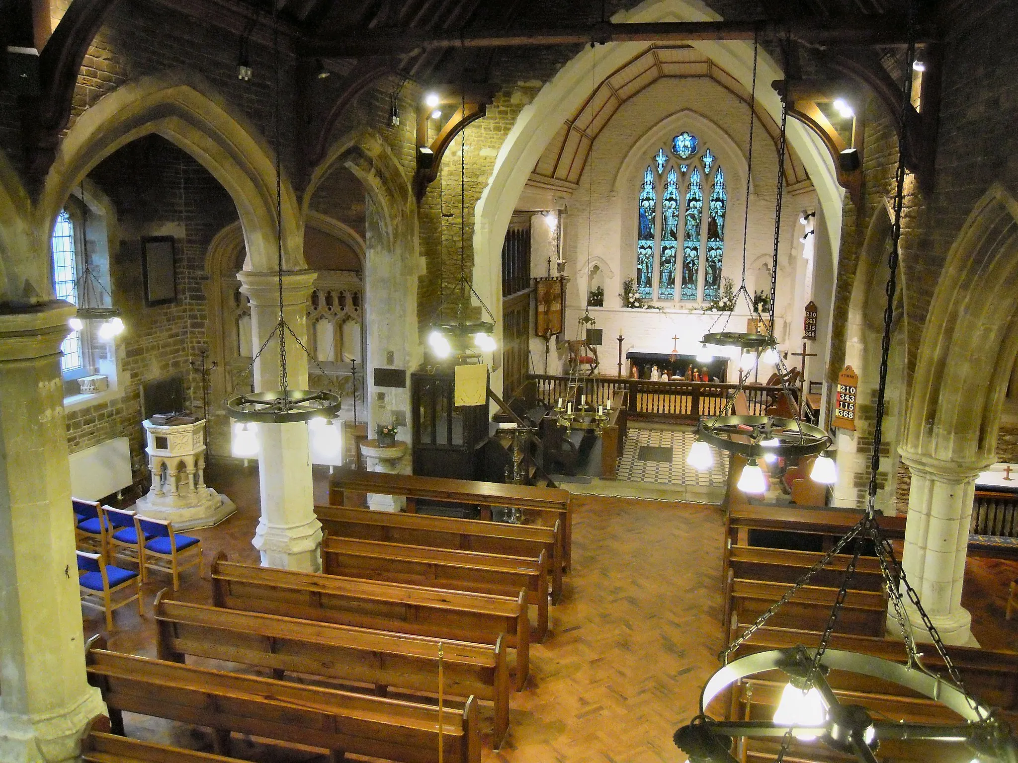 Photo showing: View of the nave at the Church of All Saints in Campton in Bedfordshire