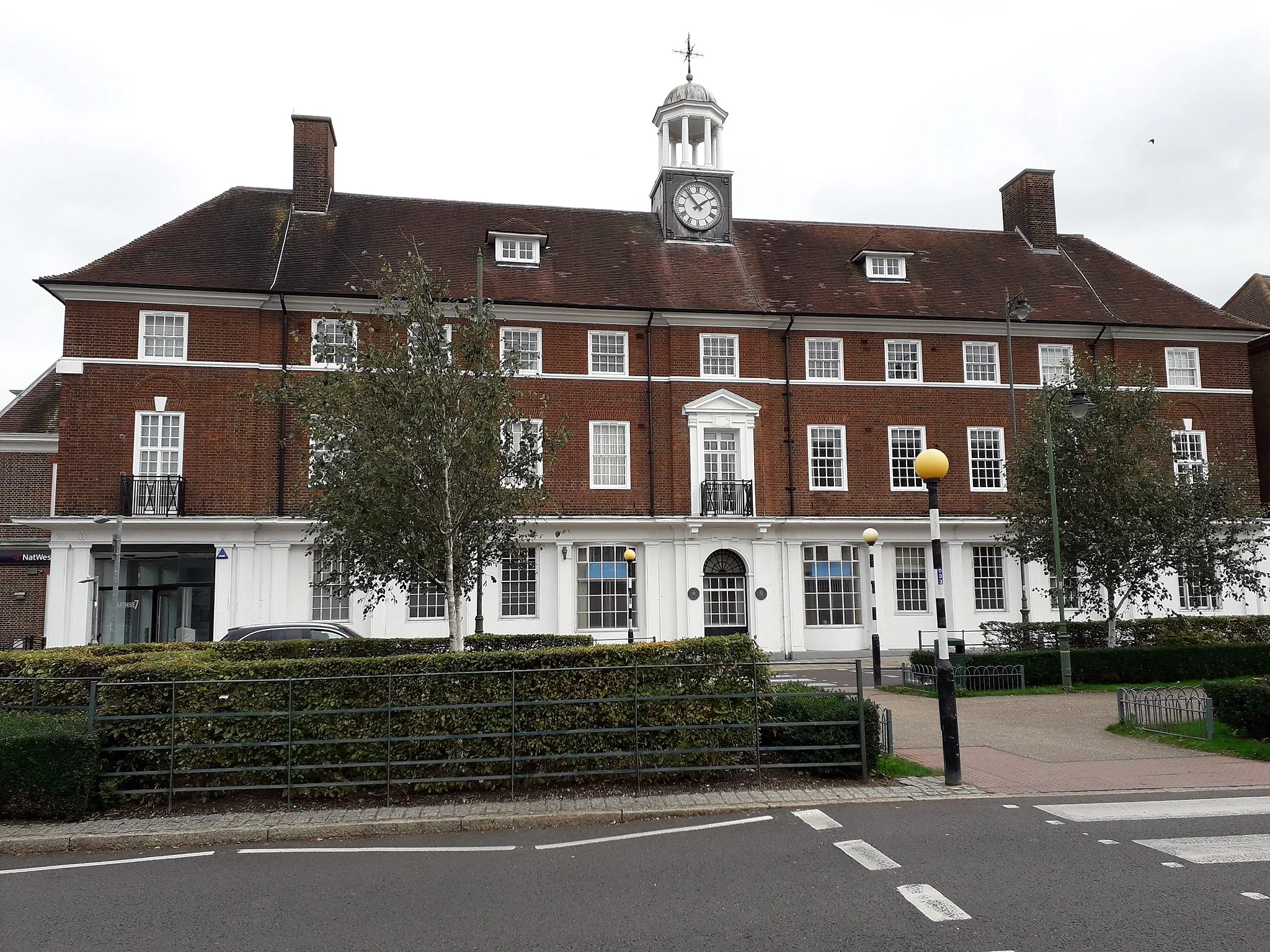 Photo showing: Built 1913 as headquarters of First Garden City Limited. Became offices of Letchworth Garden City Corporation in 1963.