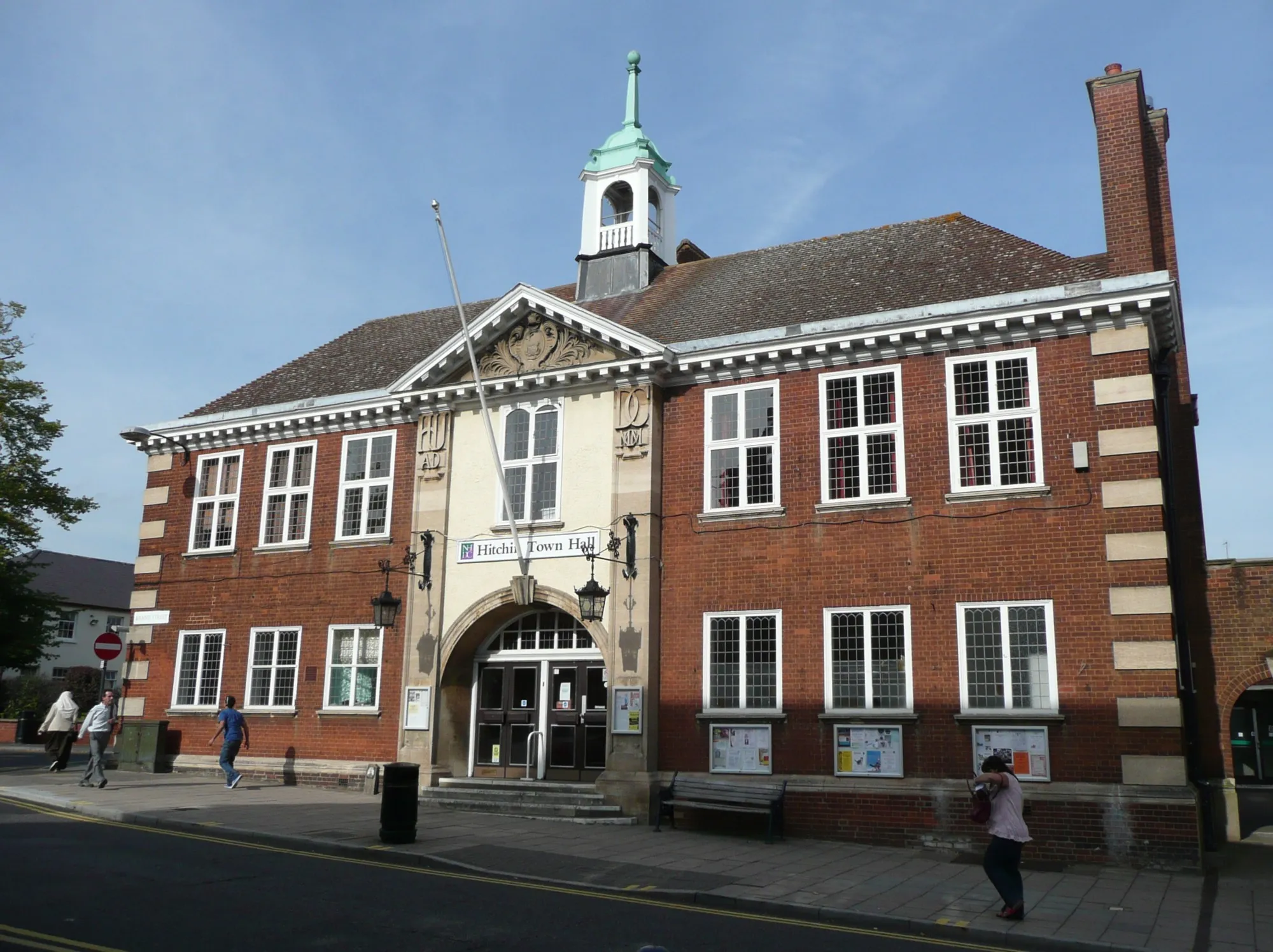 Photo showing: The Town Hall, Hitchin