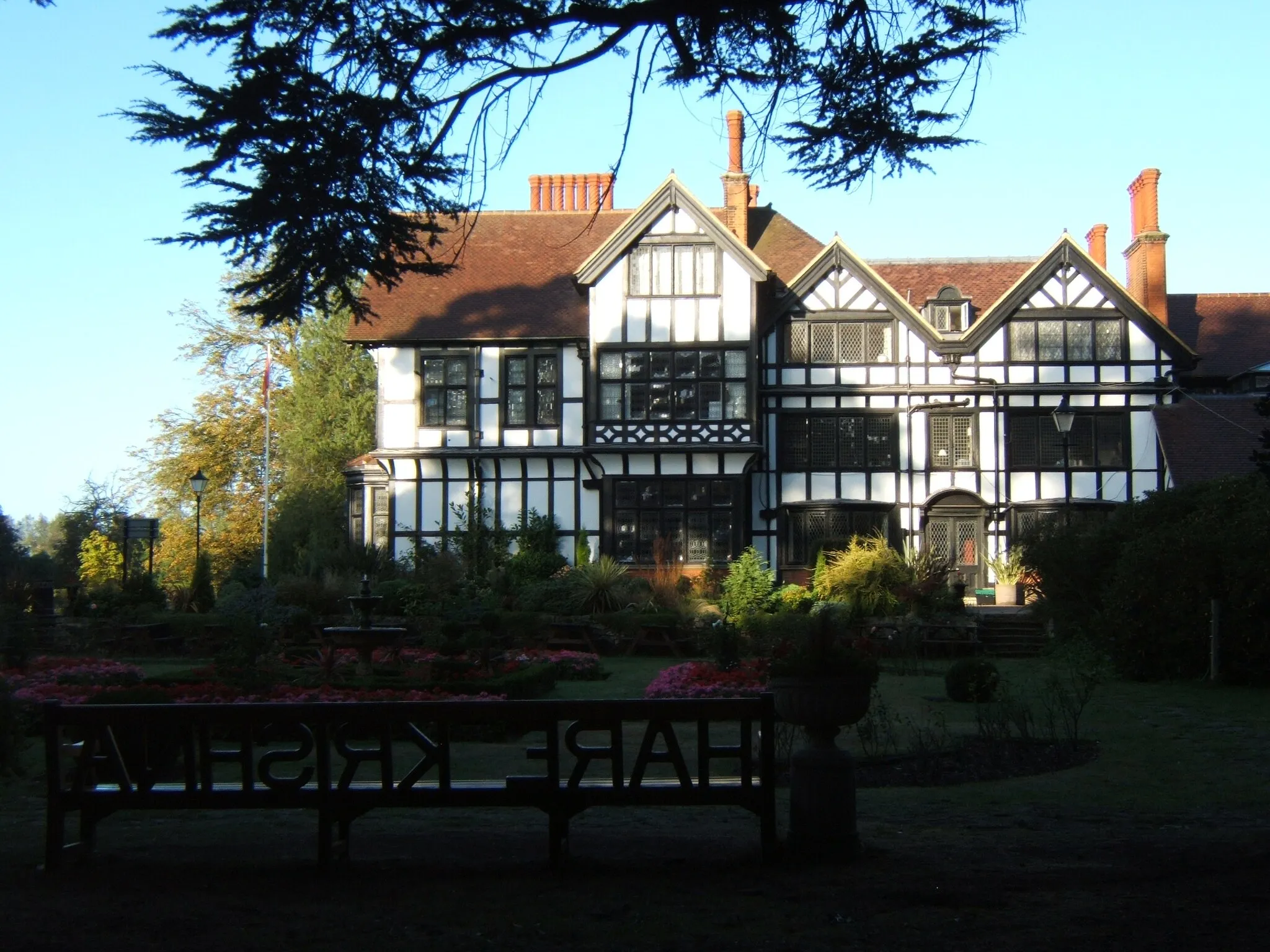 Photo showing: Gaudiya Vaishnava Hindu ISKCON Temple in the village of Aldenham near Watford